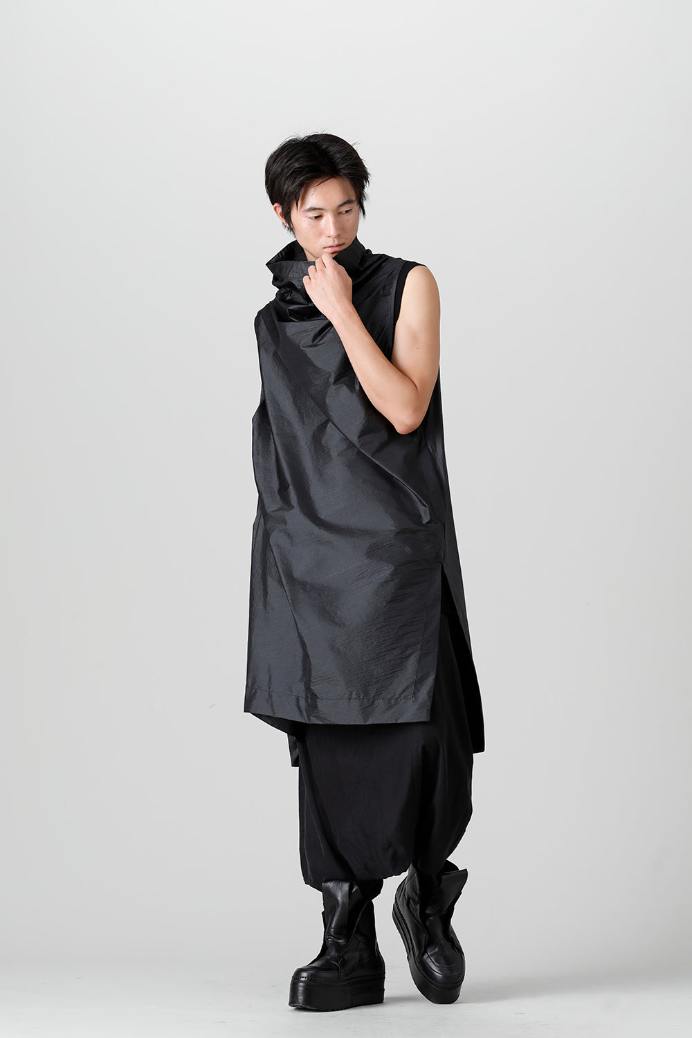 Coated Nylon Taffeta Sleeveless Pullover