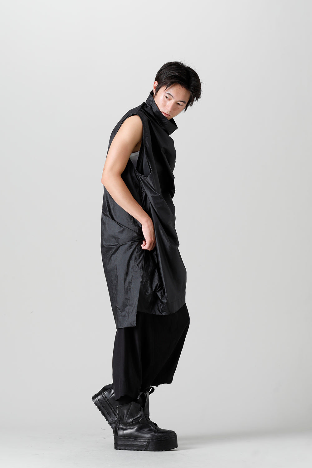 Coated Nylon Taffeta Sleeveless Pullover