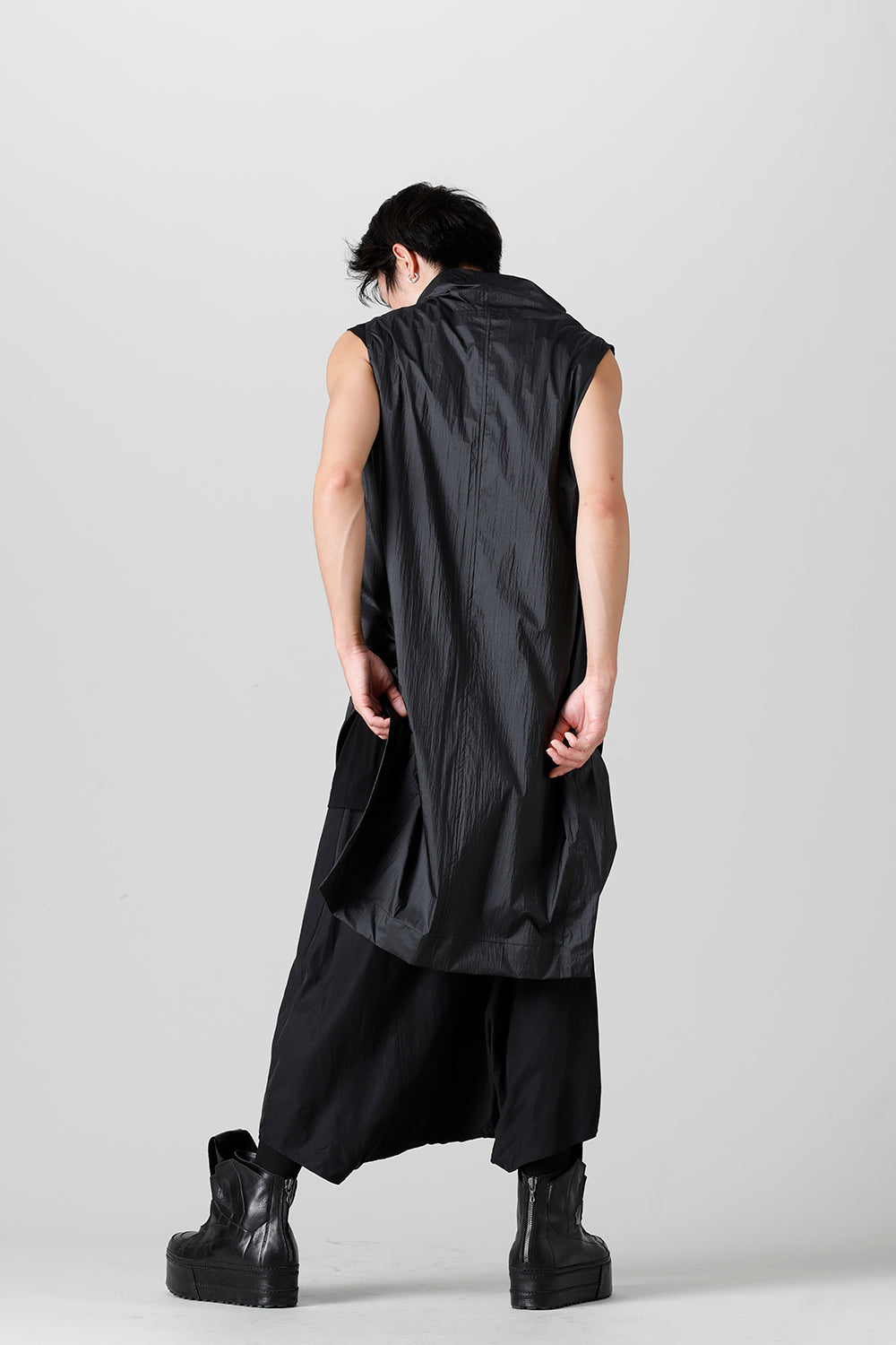 Coated Nylon Taffeta Sleeveless Pullover