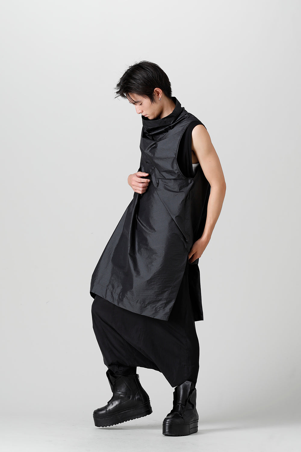 Coated Nylon Taffeta Sleeveless Pullover