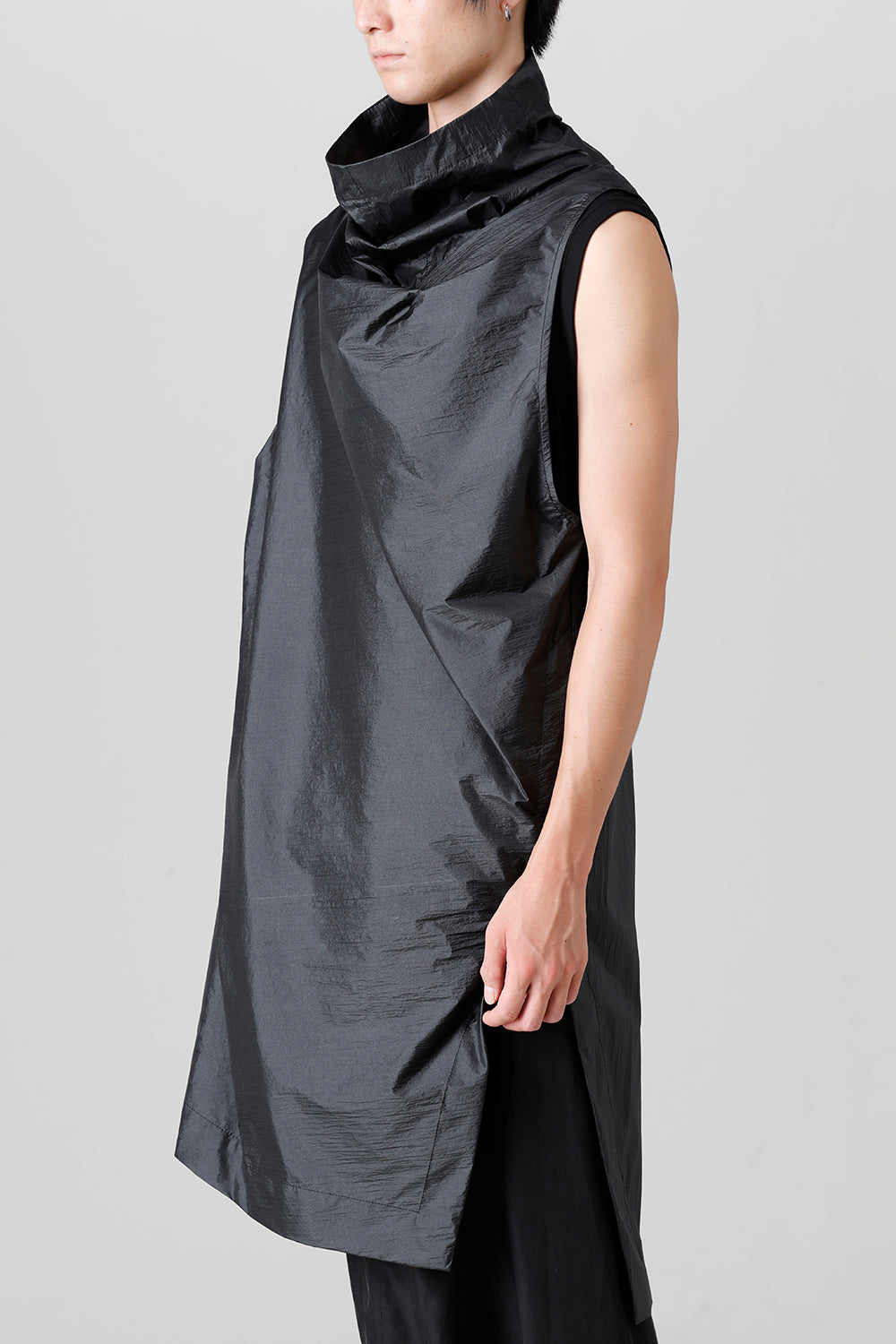 Coated Nylon Taffeta Sleeveless Pullover