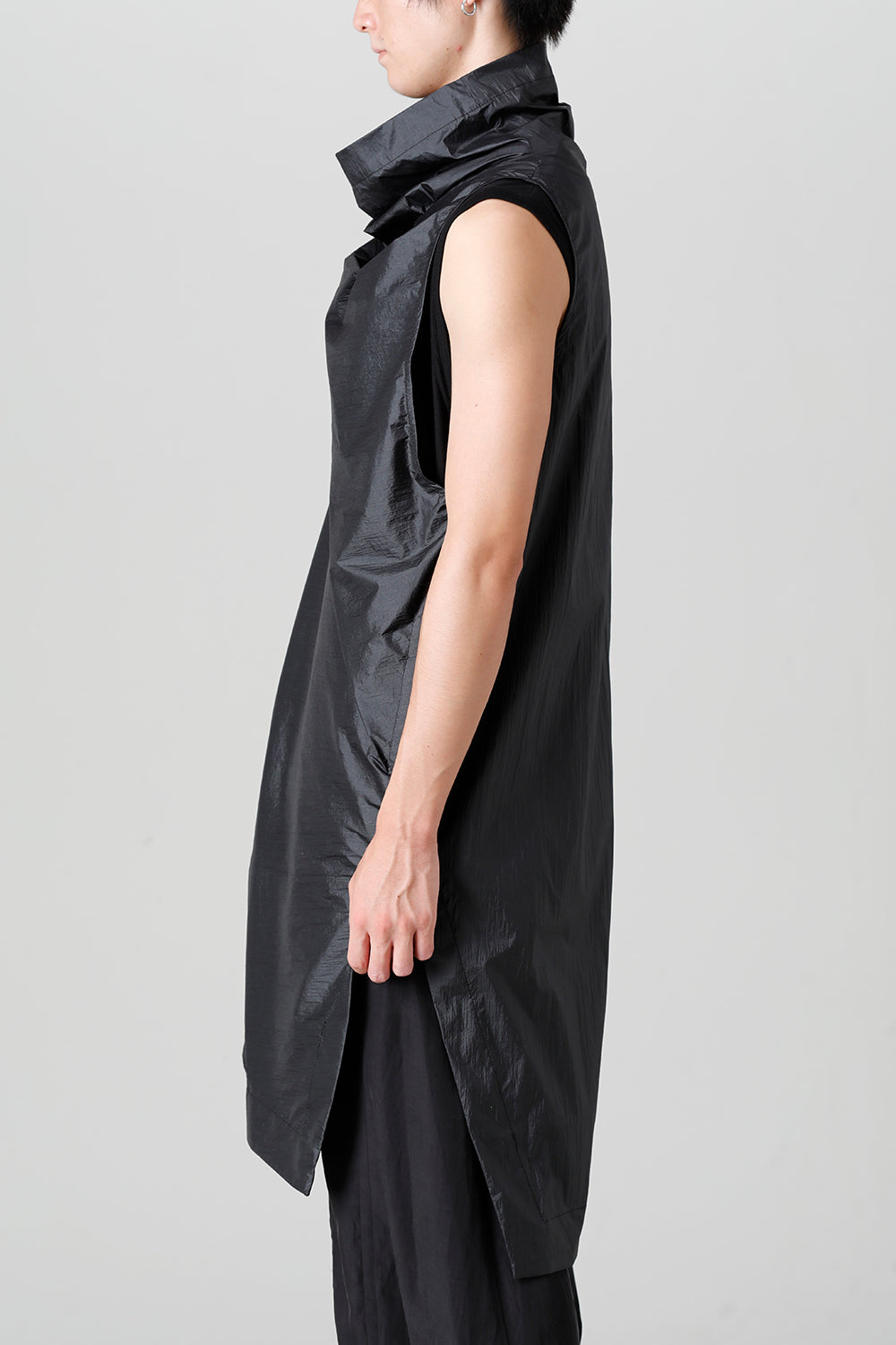 Coated Nylon Taffeta Sleeveless Pullover