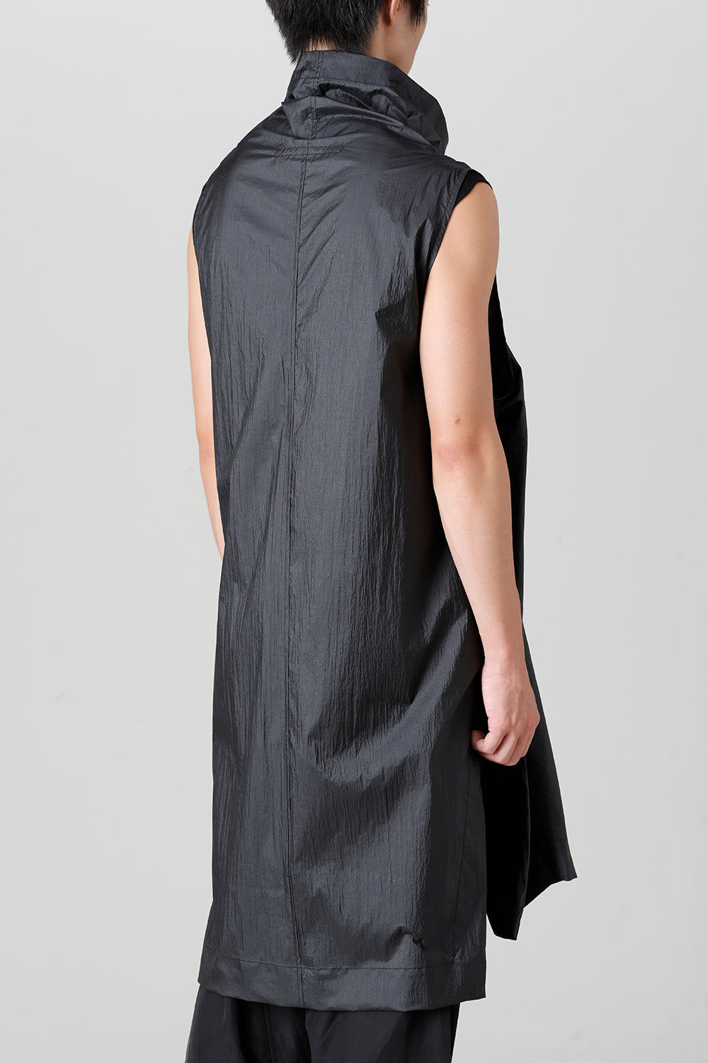 Coated Nylon Taffeta Sleeveless Pullover