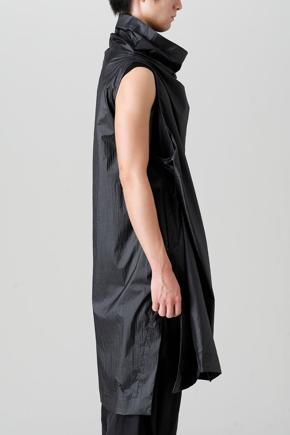 Coated Nylon Taffeta Sleeveless Pullover