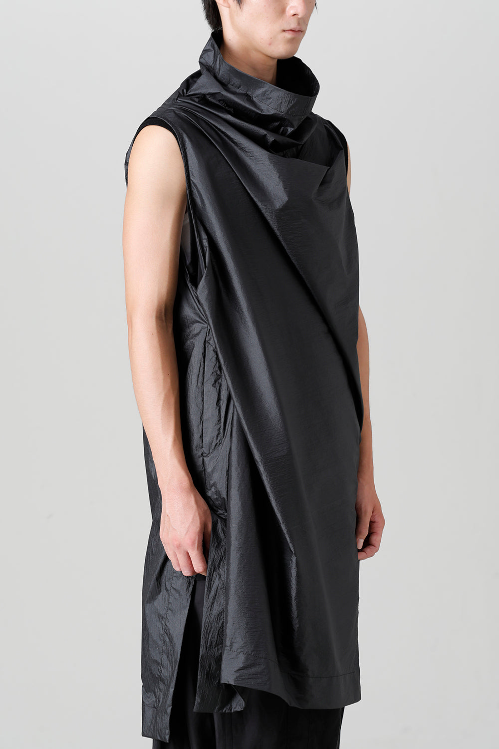 Coated Nylon Taffeta Sleeveless Pullover