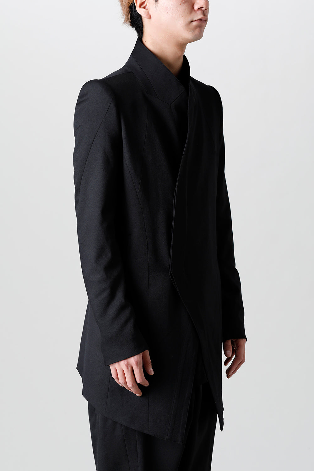 The R Limited 10 year anniversary MA_JULIUS Seamed Tailored Jacket