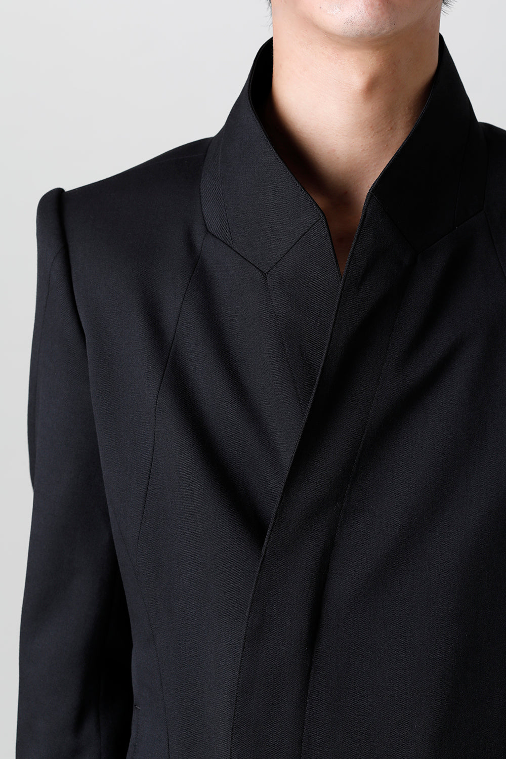 The R Limited 10 year anniversary MA_JULIUS Seamed Tailored Jacket