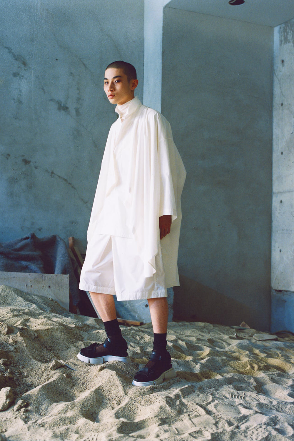 Poly Strap Over Sandal Black × Gray