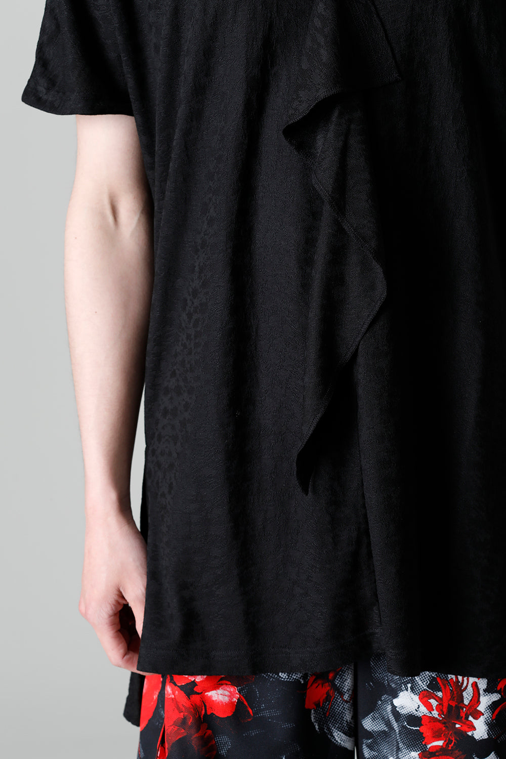 フリル VネックTシャツ