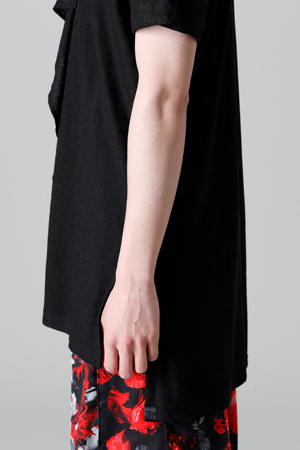 フリル VネックTシャツ