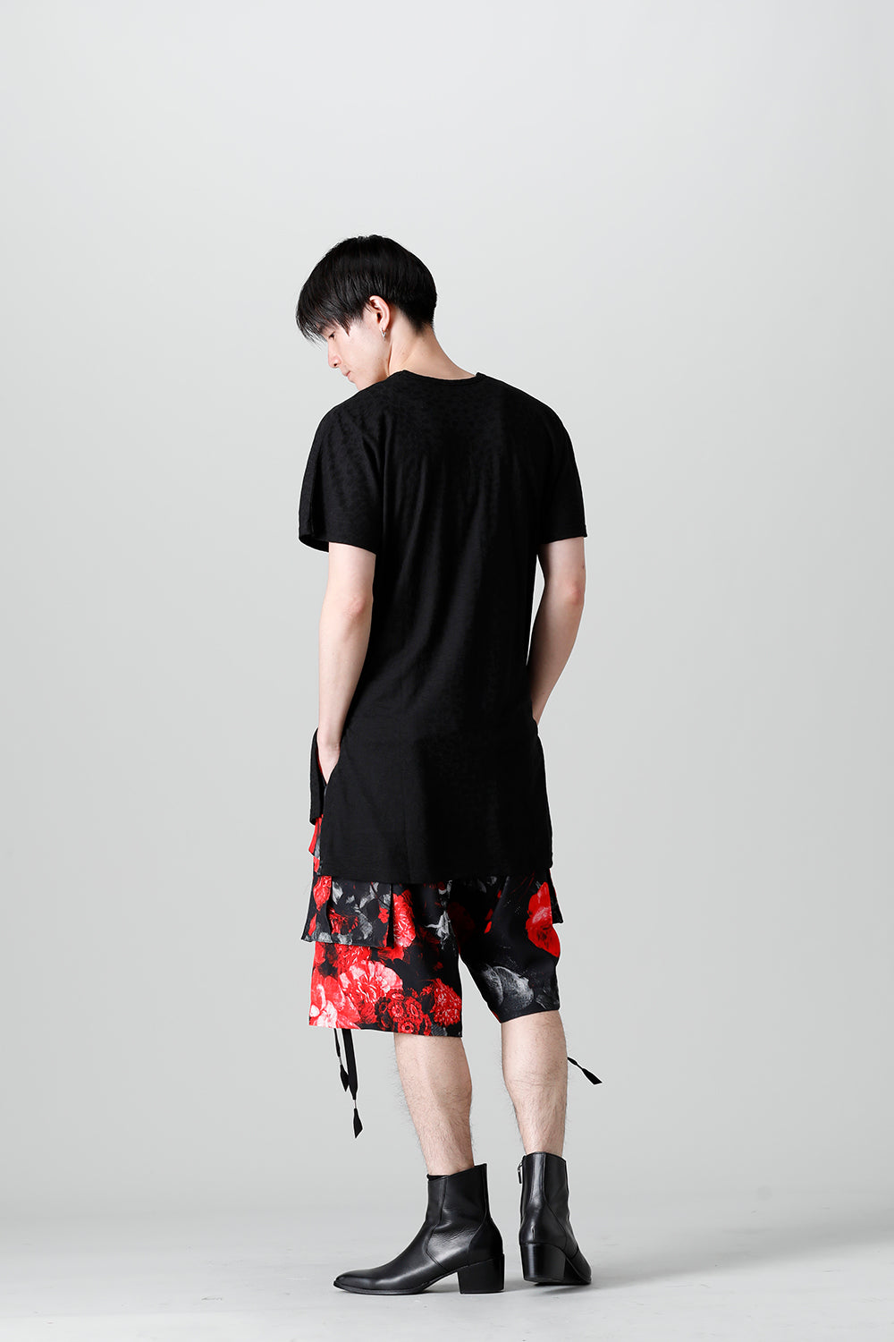 フリル VネックTシャツ