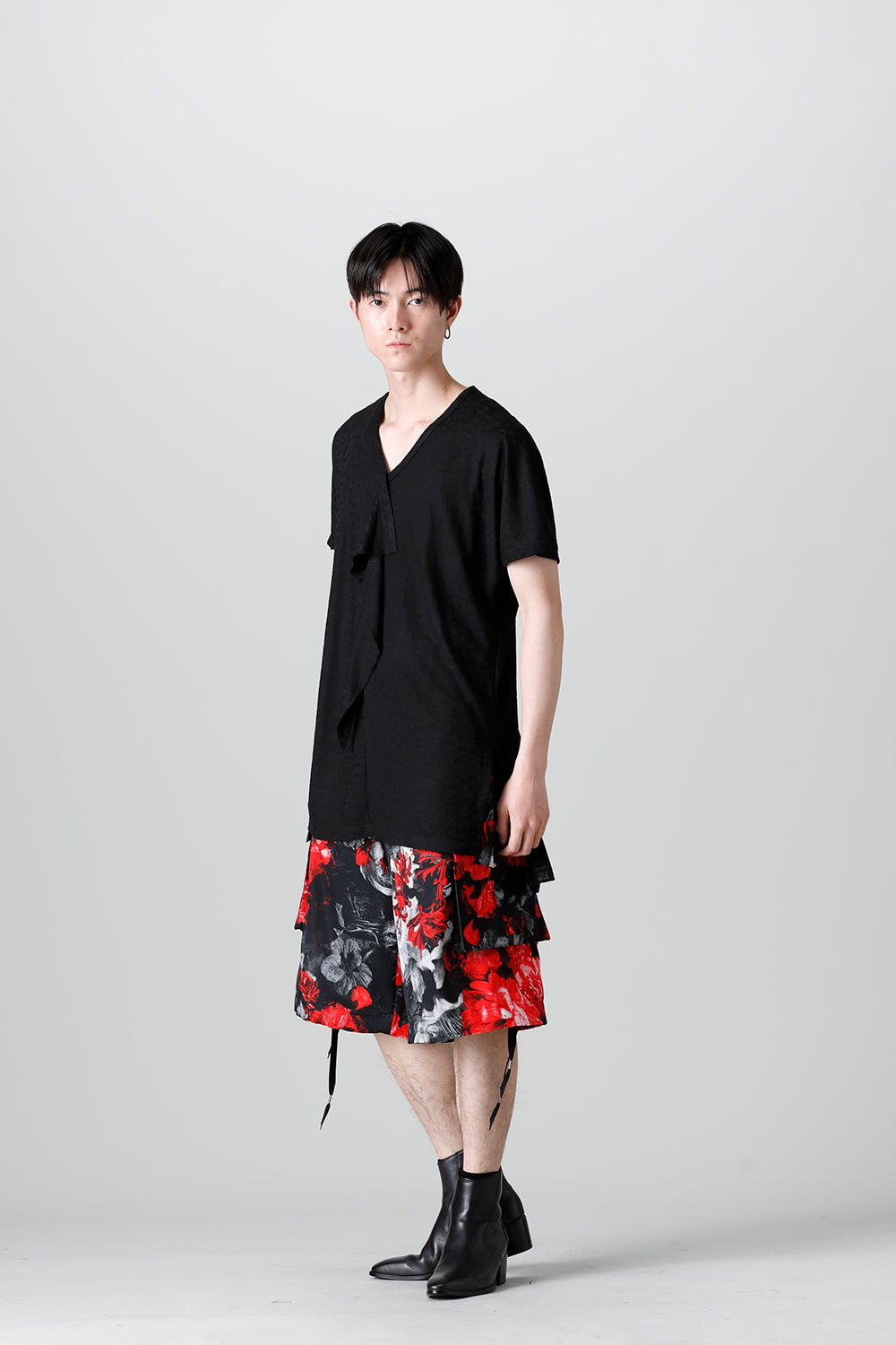 フリル VネックTシャツ