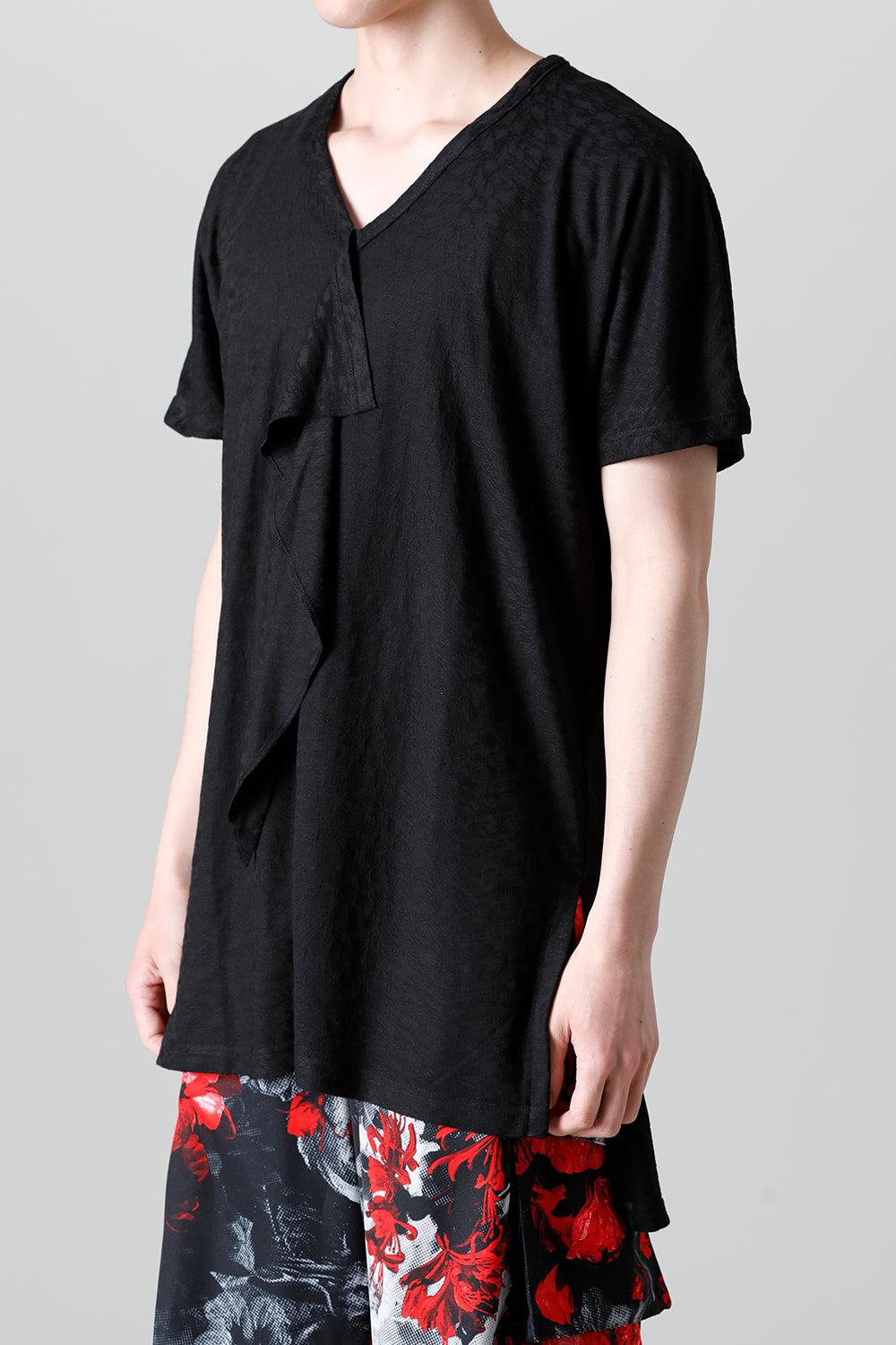 フリル VネックTシャツ