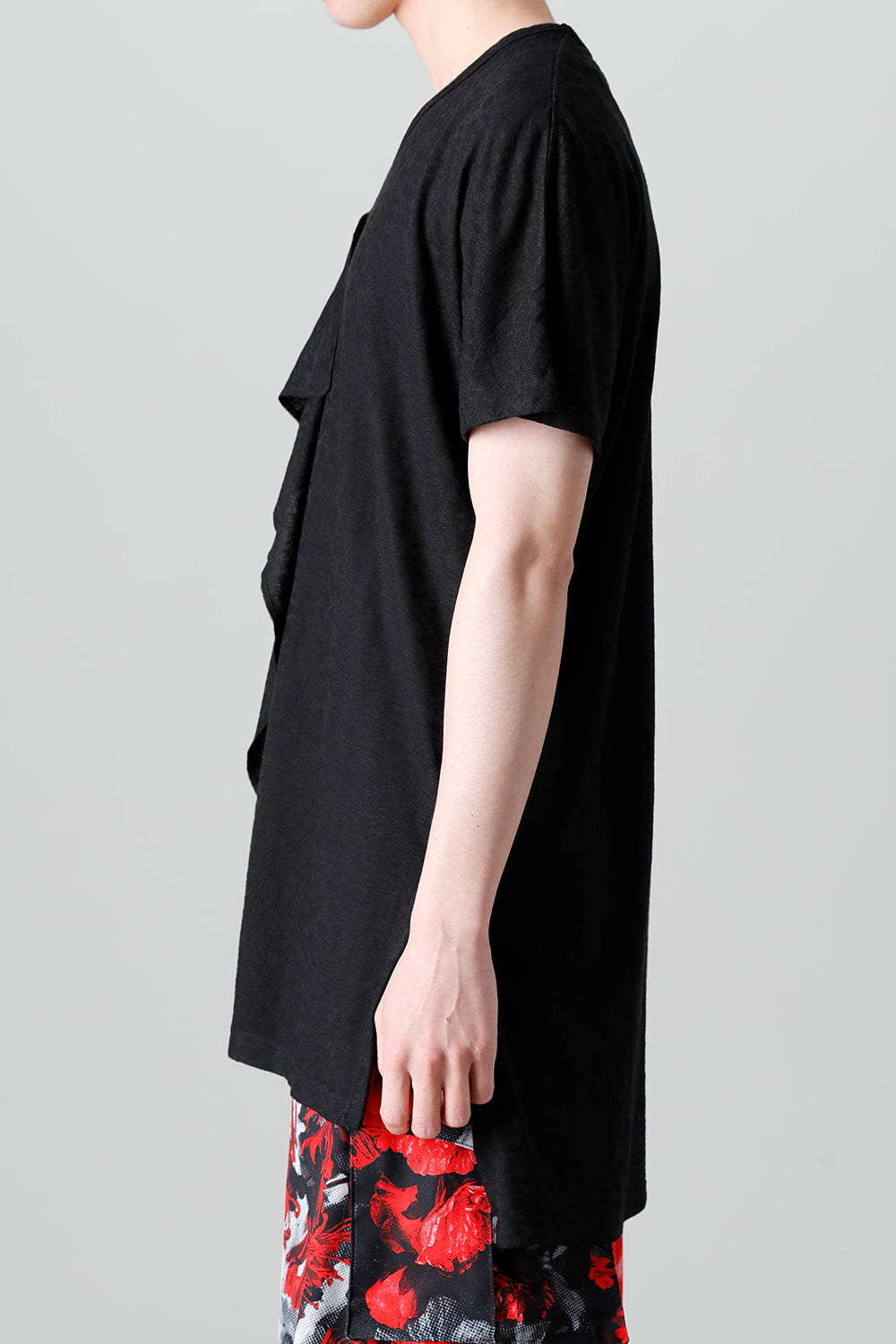 フリル VネックTシャツ