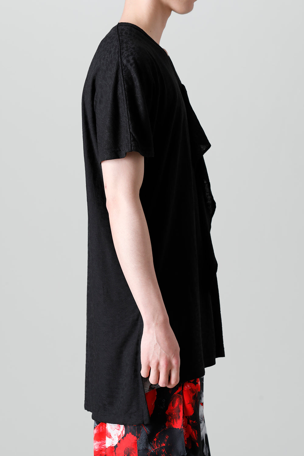 フリル VネックTシャツ