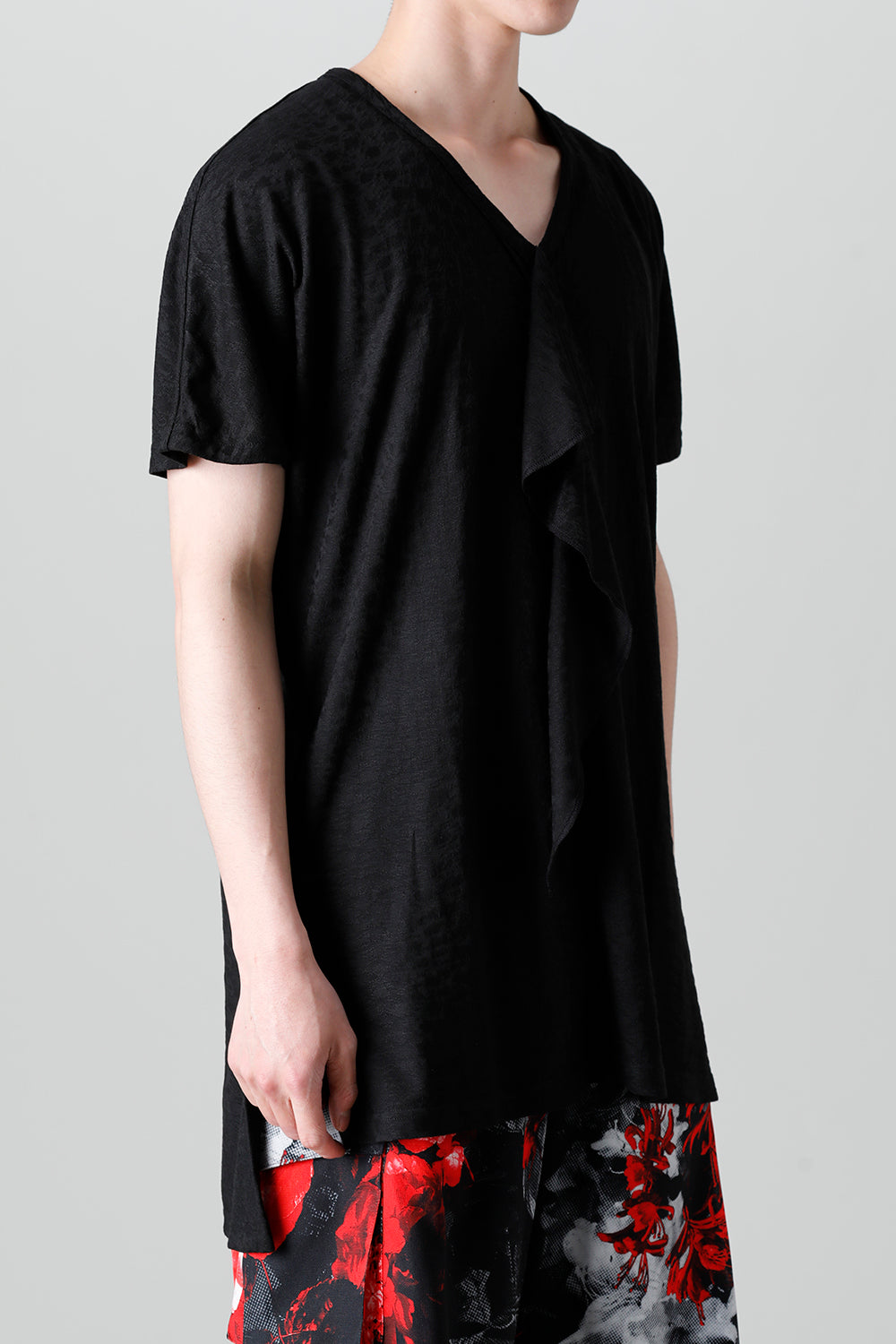 フリル VネックTシャツ