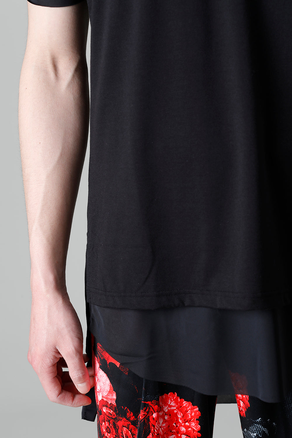 レイヤード Vネック Tシャツ ブラック&ブラック