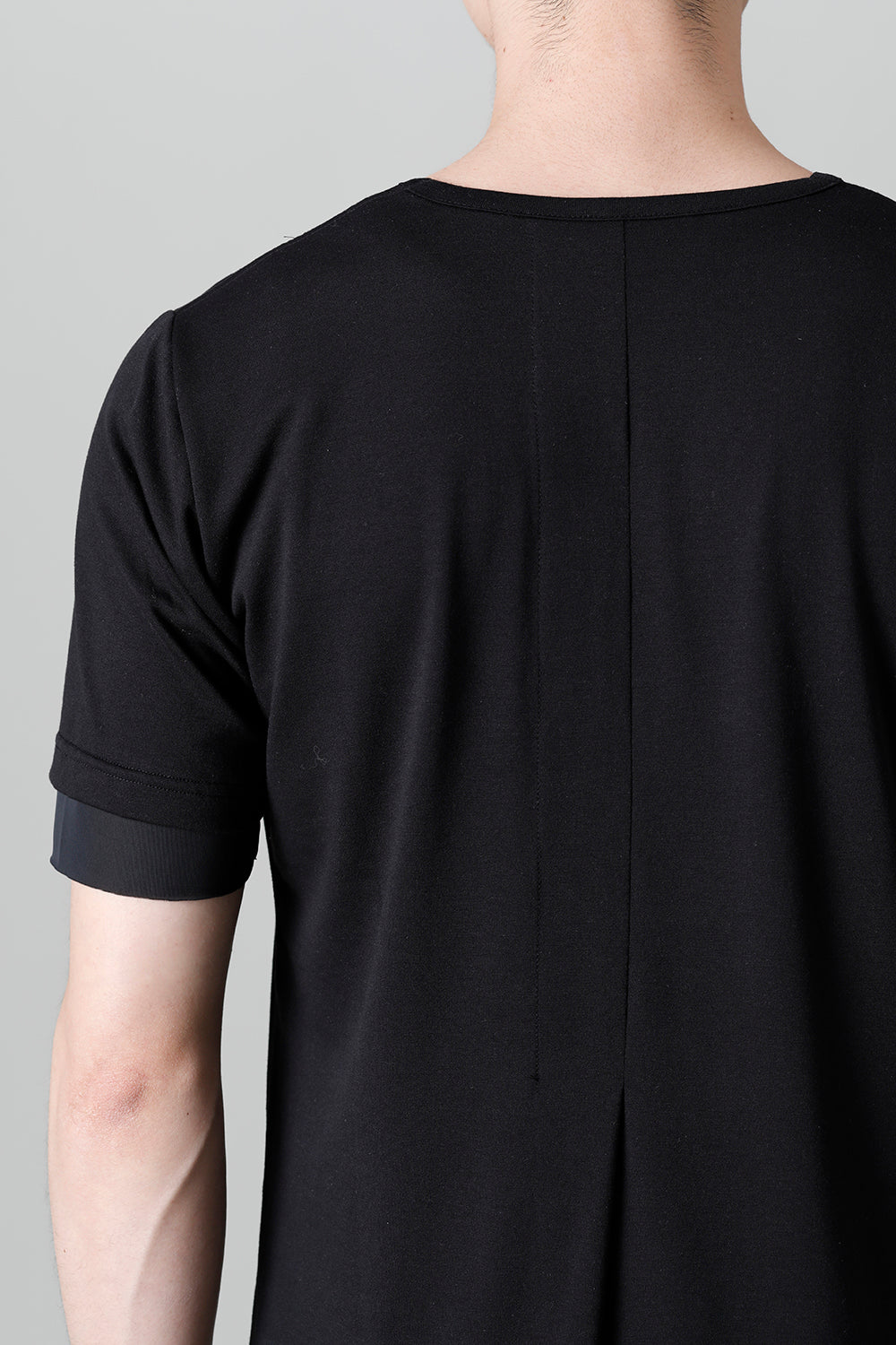 レイヤード Vネック Tシャツ ブラック&ブラック