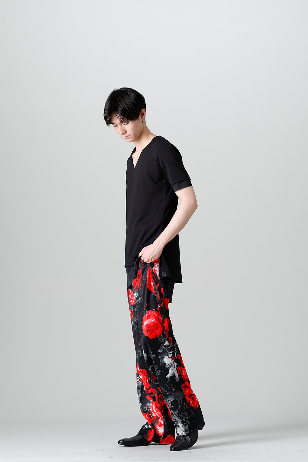 レイヤード Vネック Tシャツ ブラック&ブラック