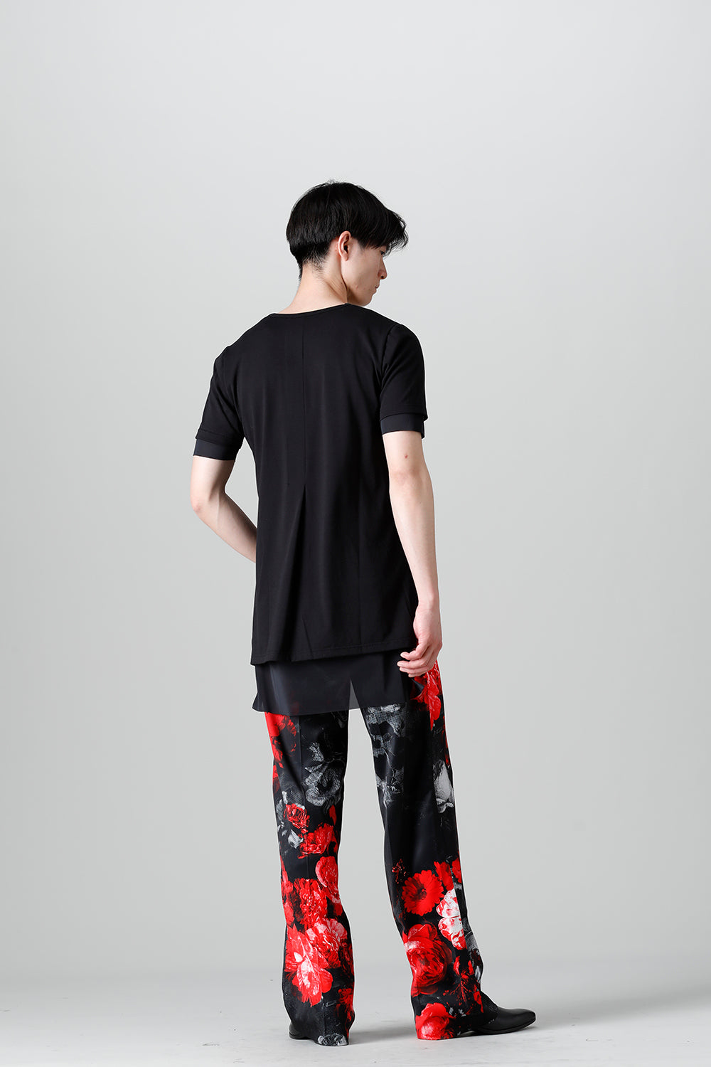 レイヤード Vネック Tシャツ ブラック&ブラック