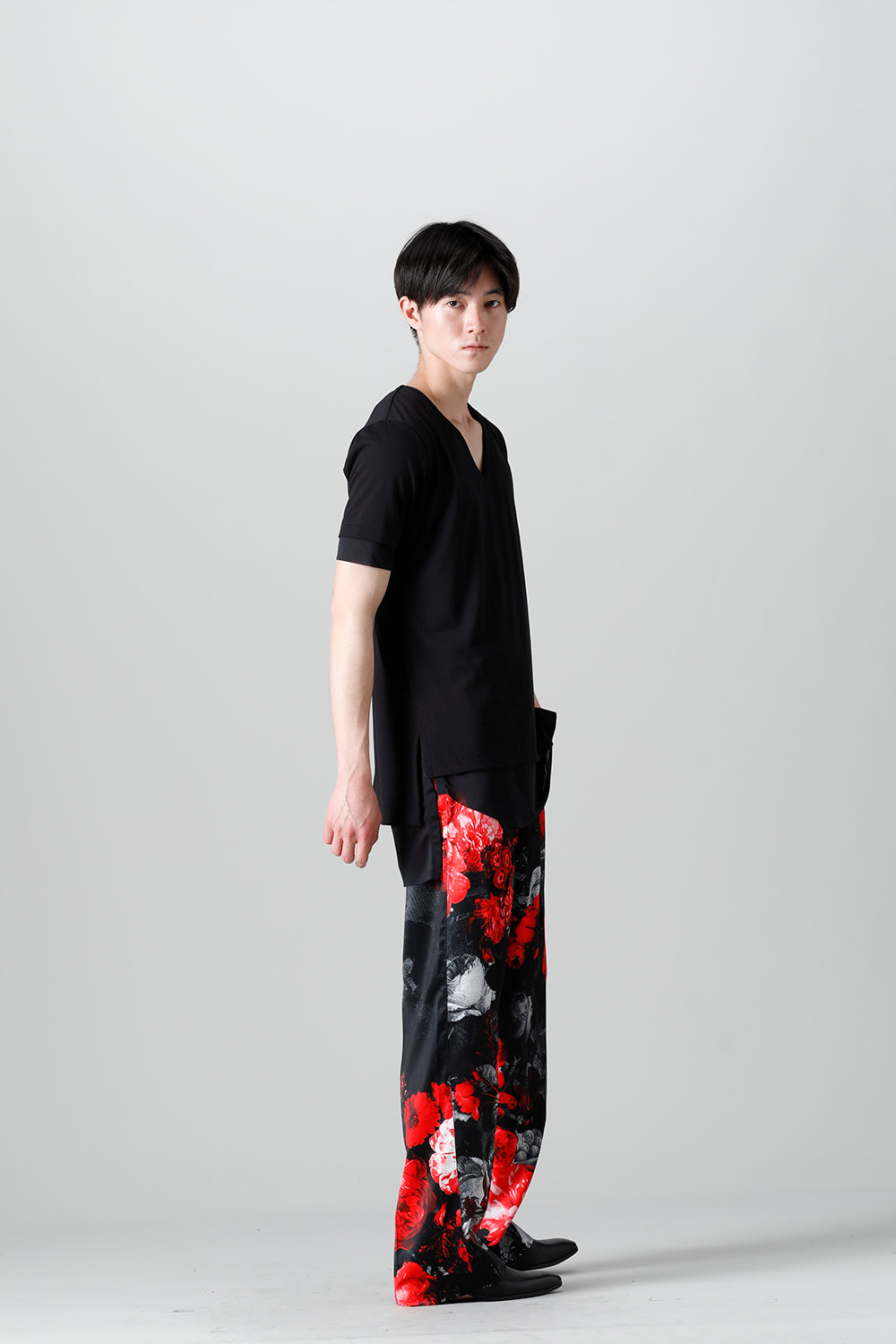 レイヤード Vネック Tシャツ ブラック&ブラック