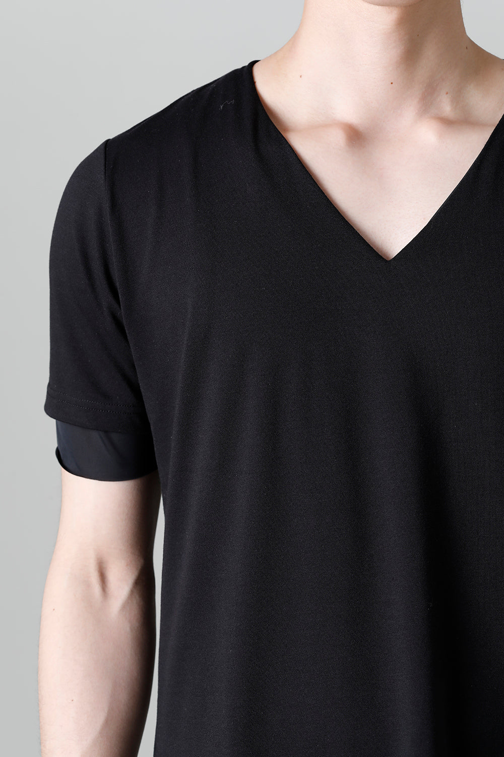 レイヤード Vネック Tシャツ ブラック&ブラック