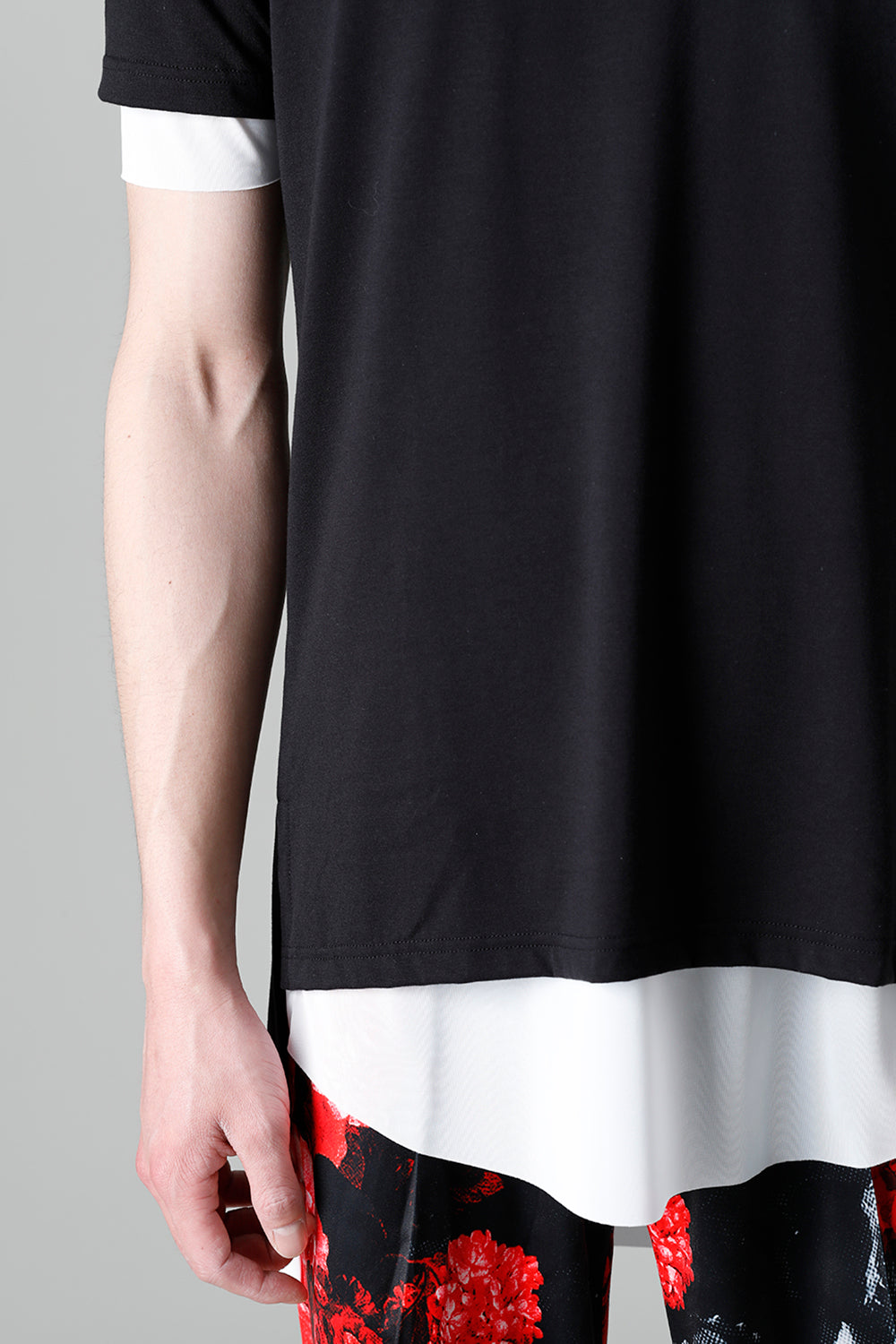 レイヤード Vネック Tシャツ ブラック&ホワイト