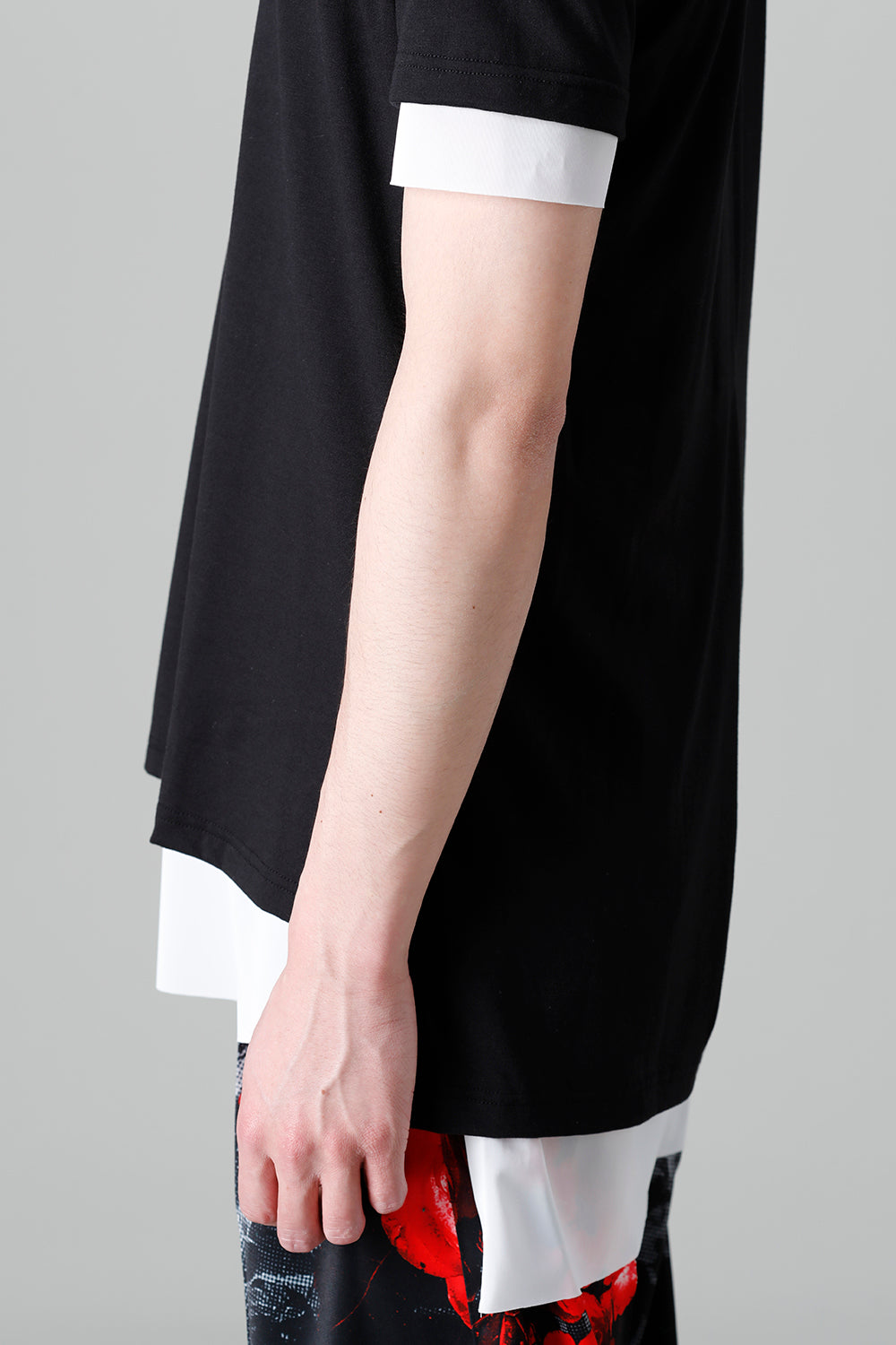 レイヤード Vネック Tシャツ ブラック&ホワイト