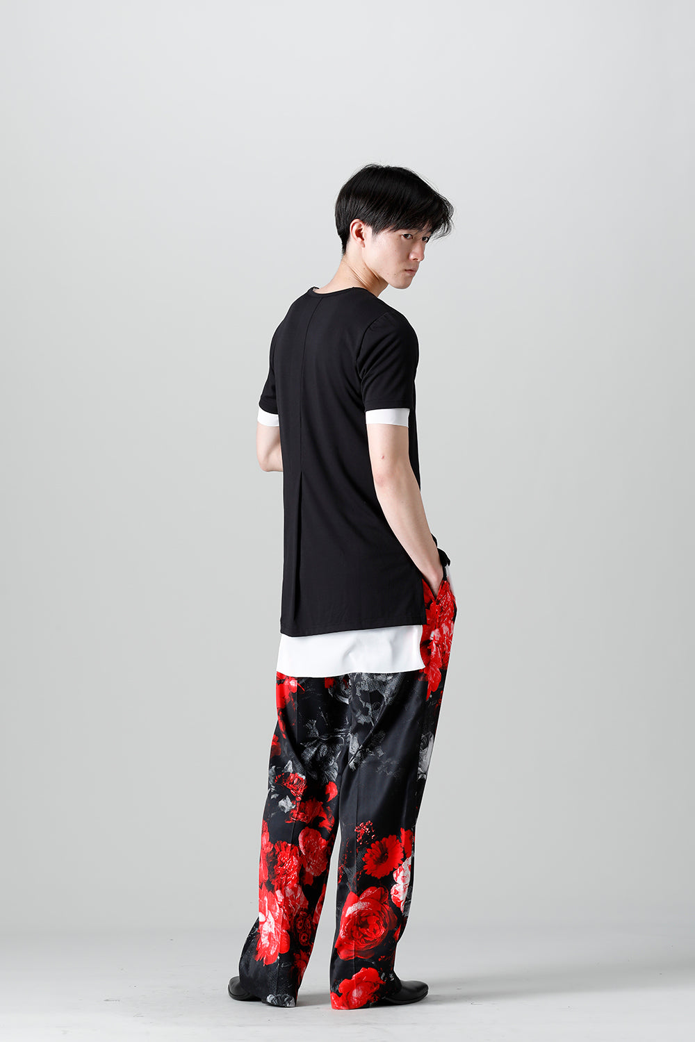 レイヤード Vネック Tシャツ ブラック&ホワイト