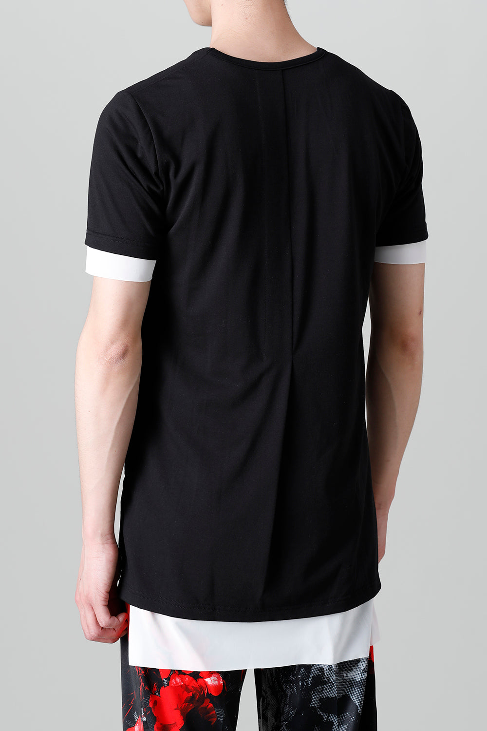 レイヤード Vネック Tシャツ ブラック&ホワイト