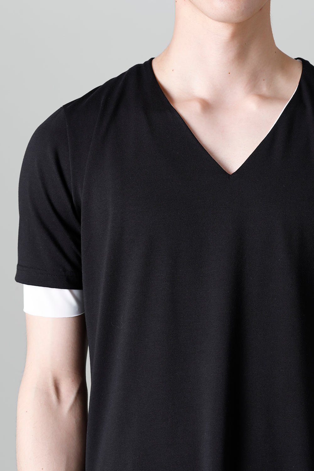 レイヤード Vネック Tシャツ ブラック&ホワイト