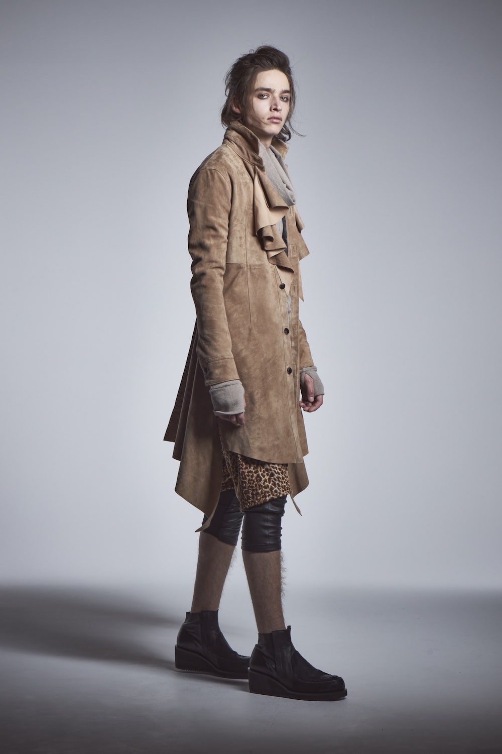 フリル レザー ロングシャツ ベージュ