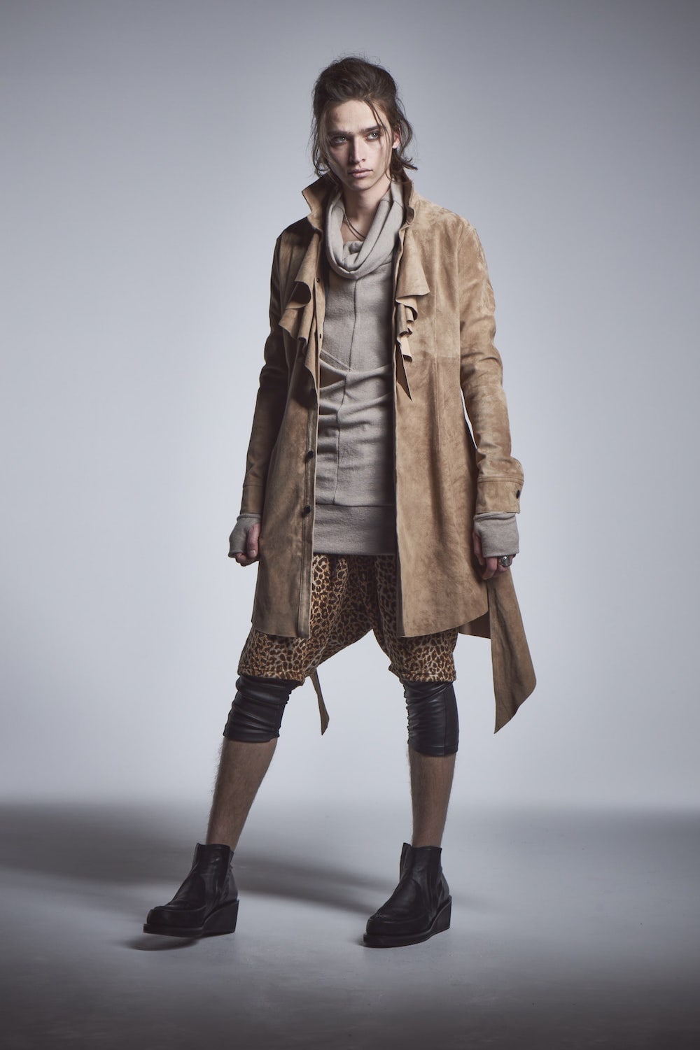 フリル レザー ロングシャツ ベージュ