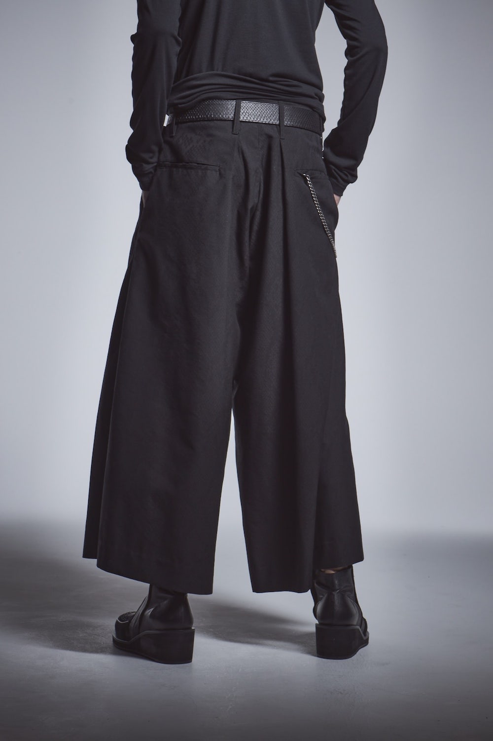 Wide Tuck Slacks Black x Black