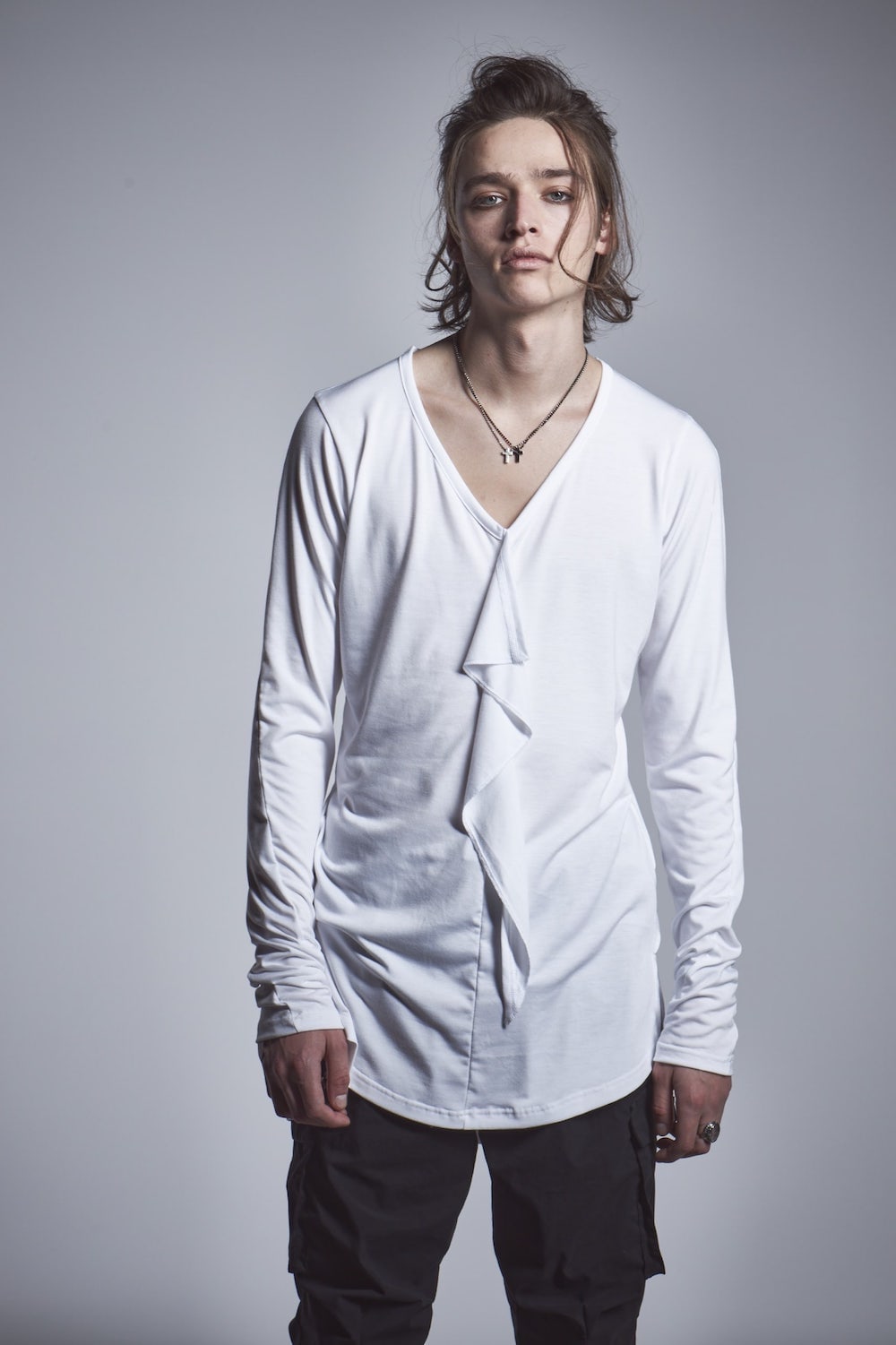 フリル Vネック Tシャツ