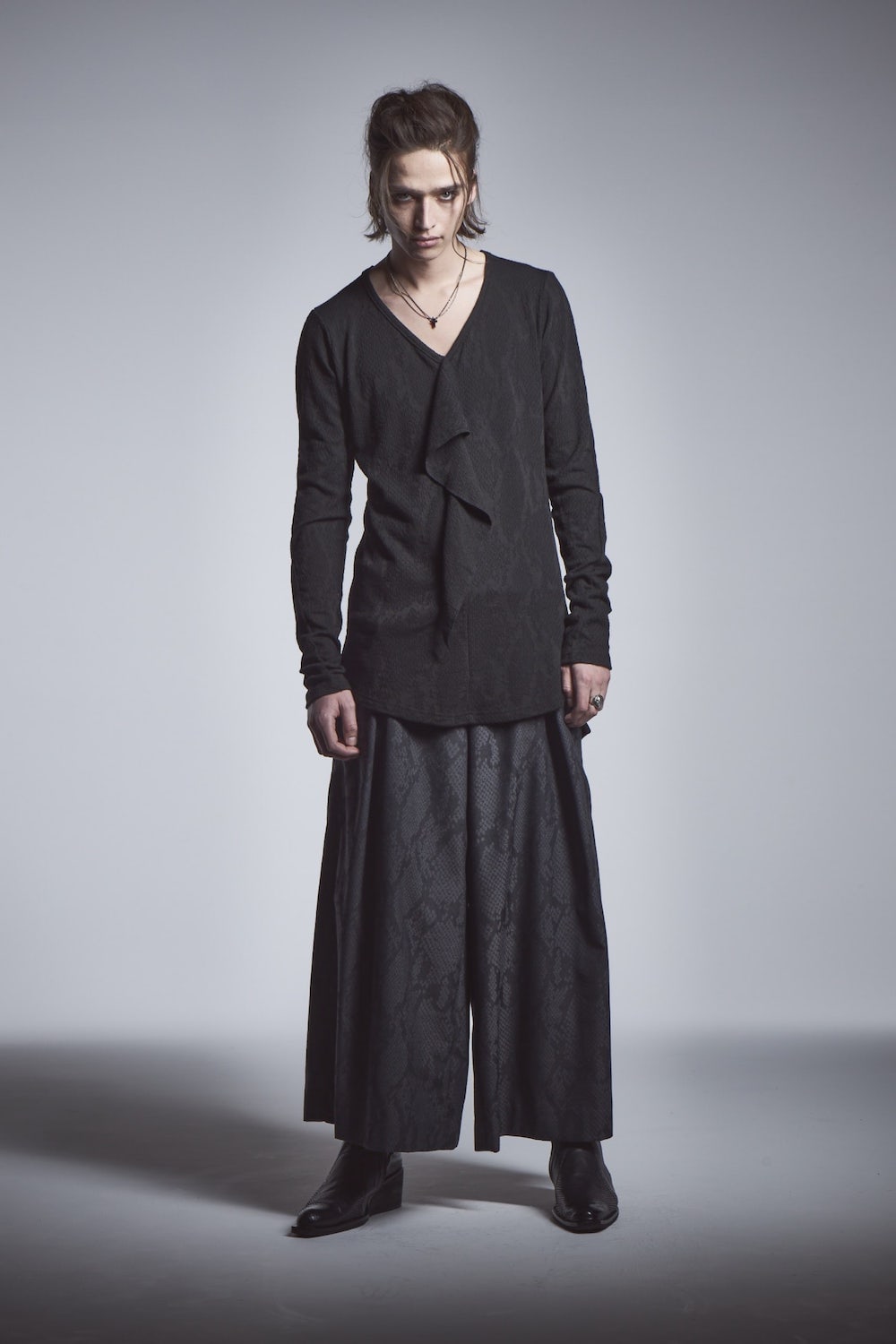 フリル Vネック Tシャツ ブラック