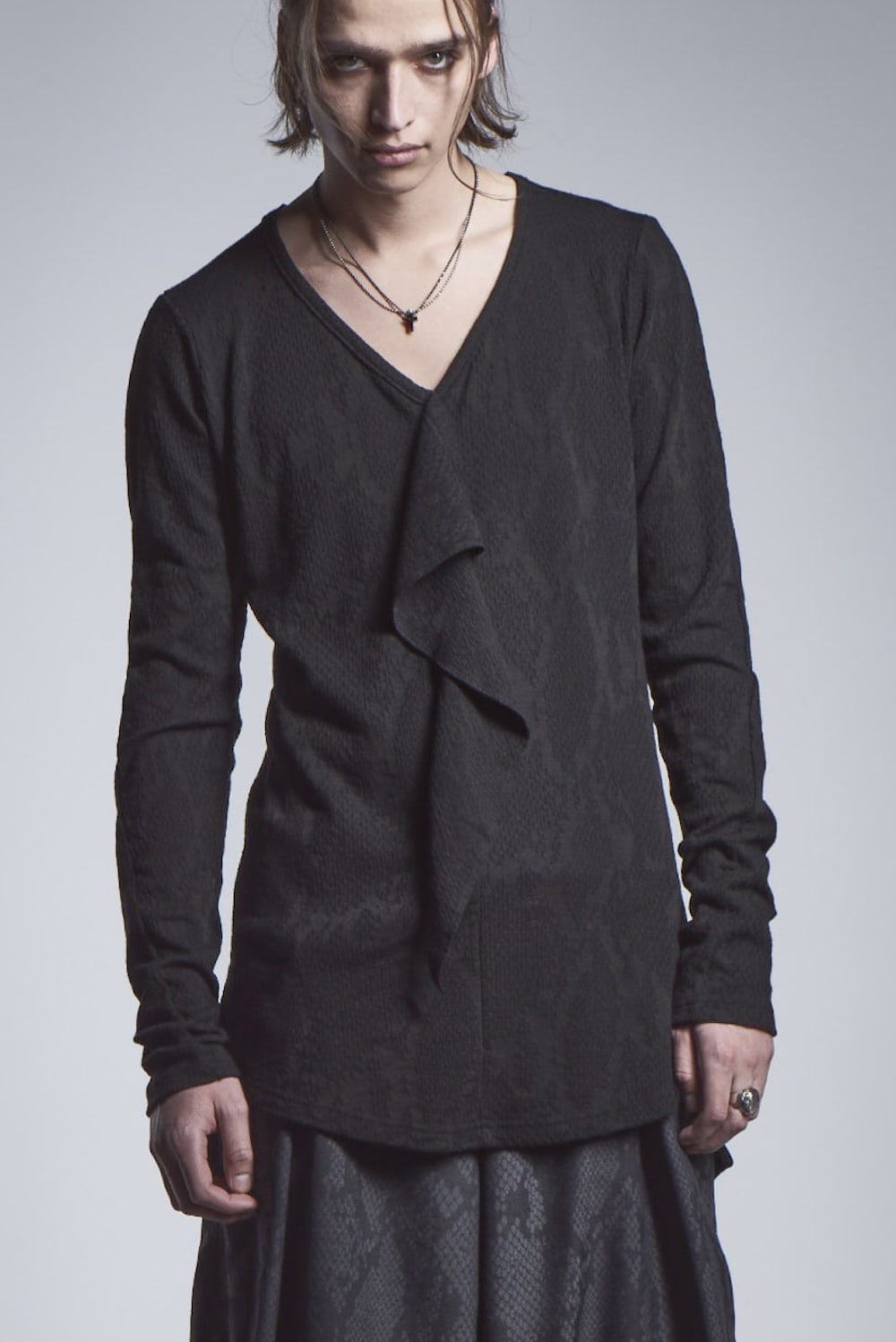 フリル Vネック Tシャツ ブラック