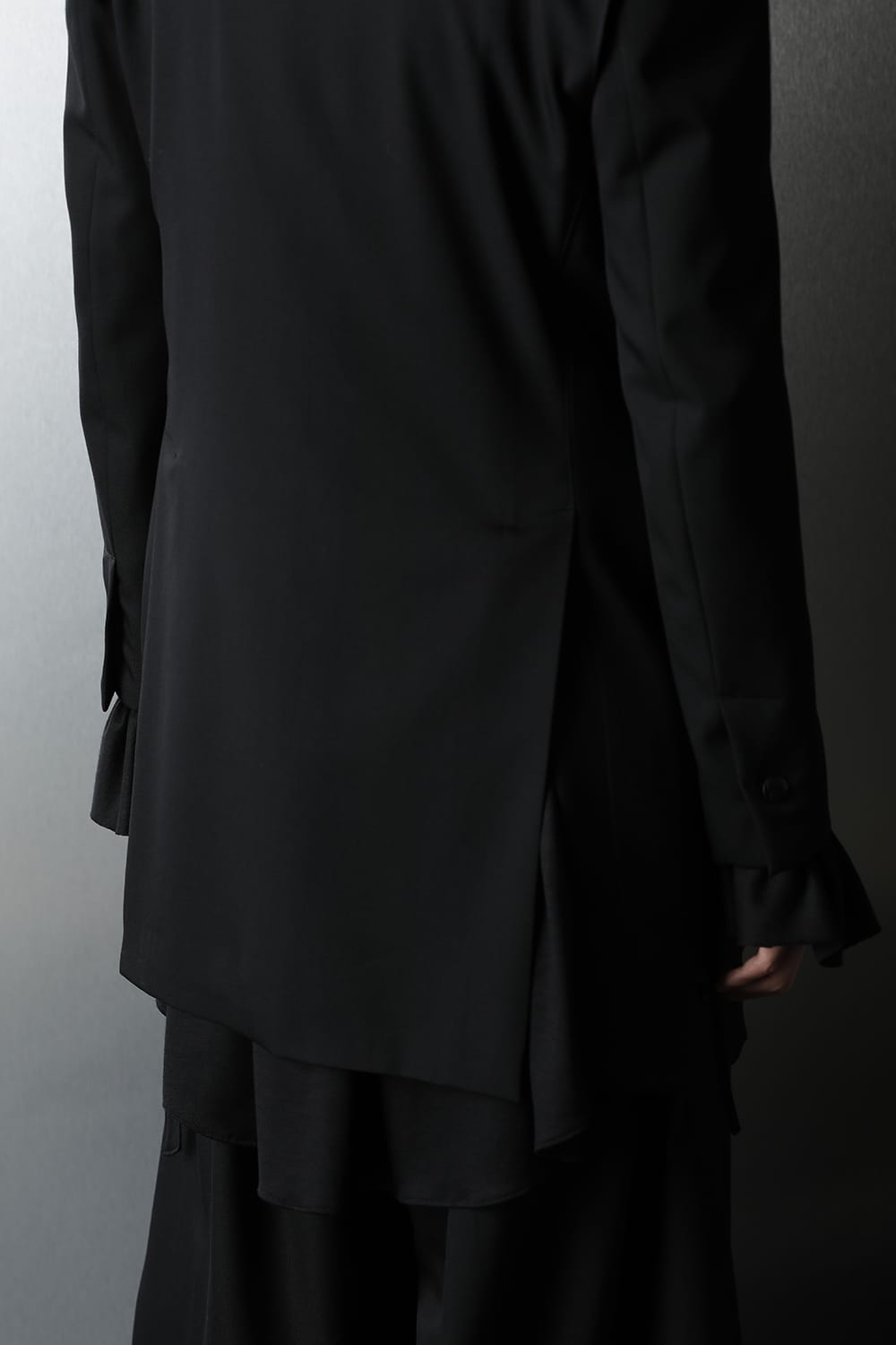 ピークド ロングジャケット