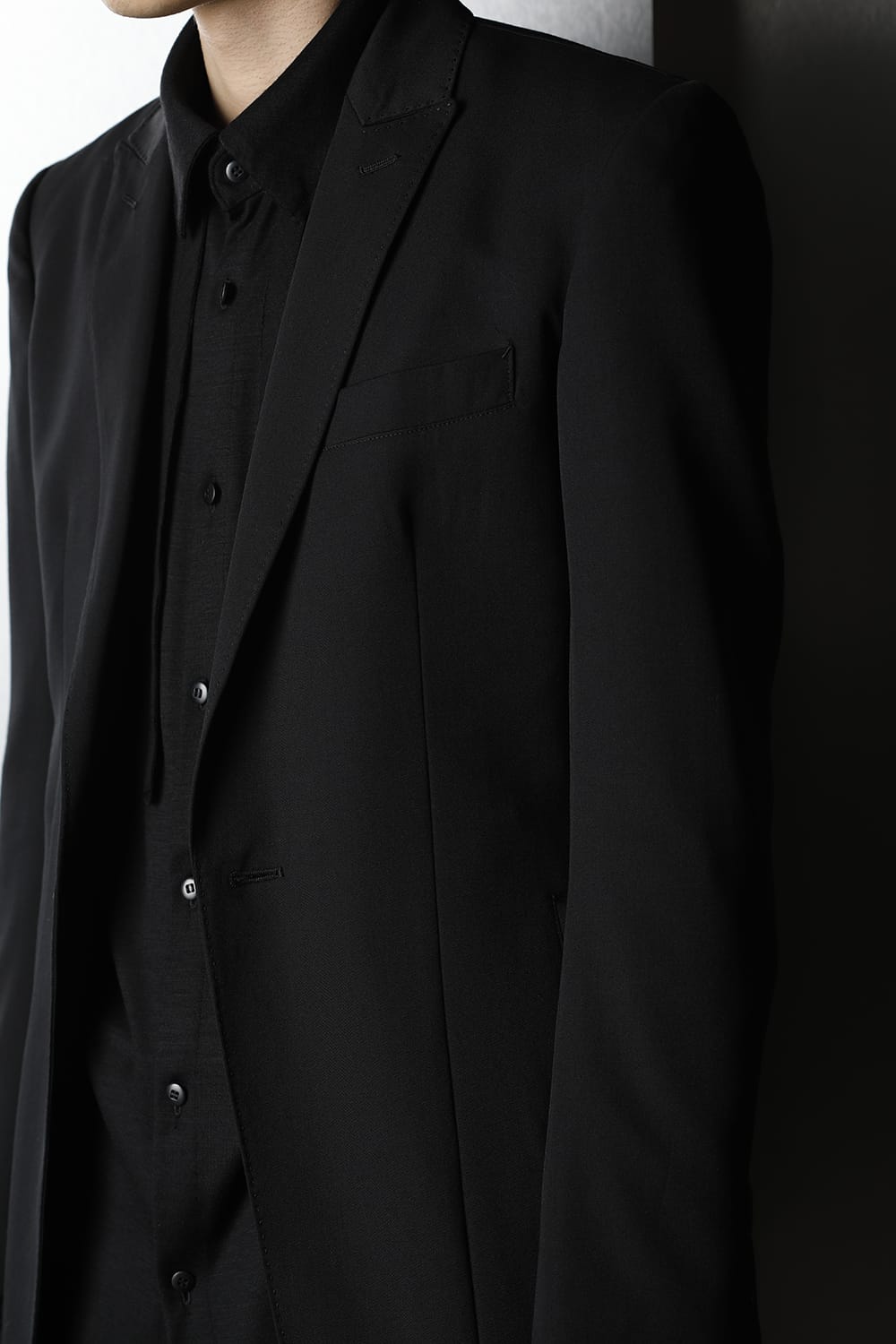 ピークド ロングジャケット