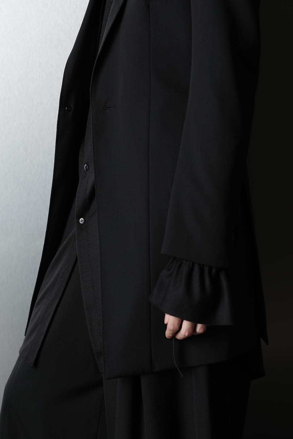 ピークド ロングジャケット