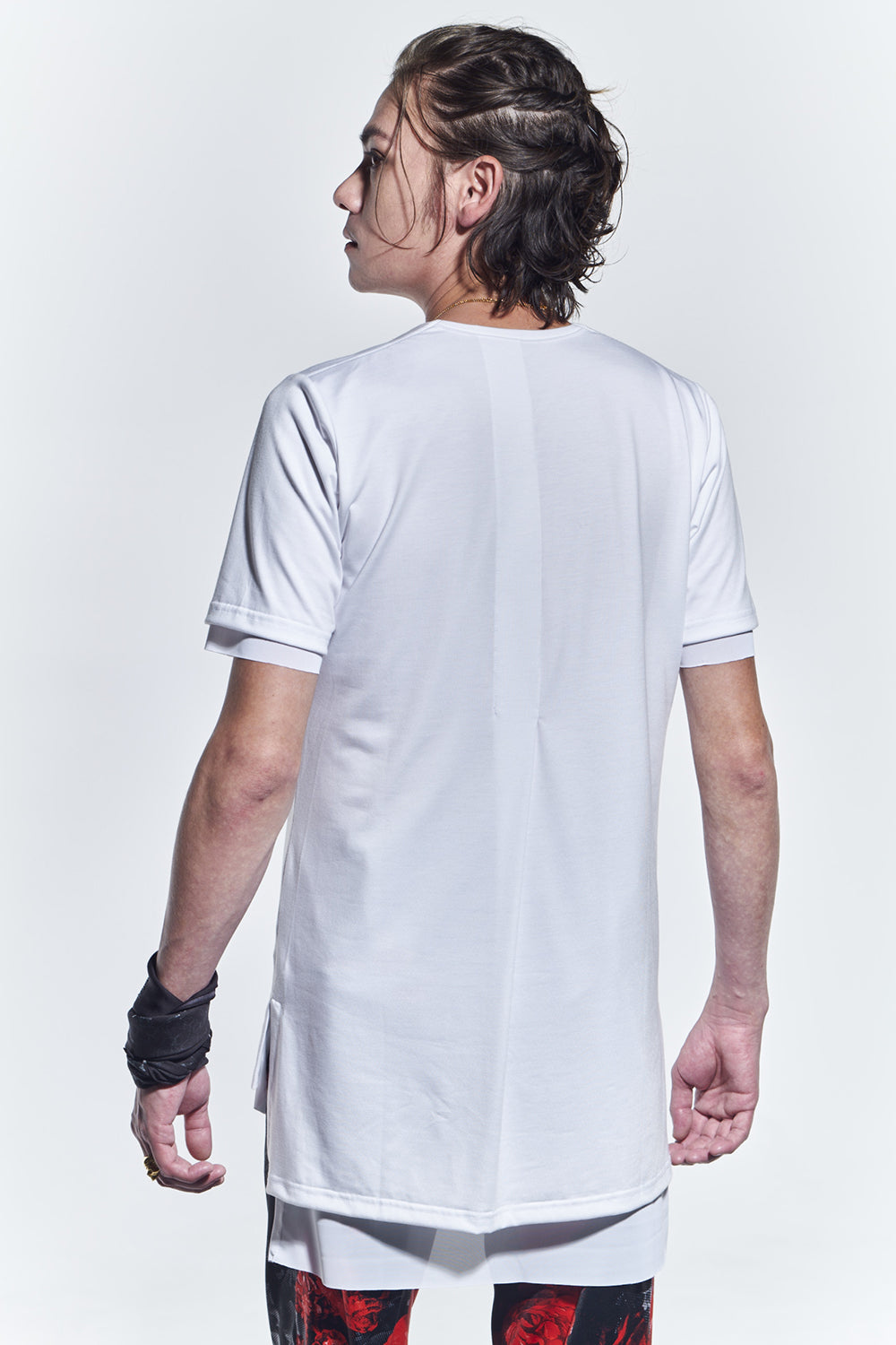 Layered V-Neck T-Shirts White & White
