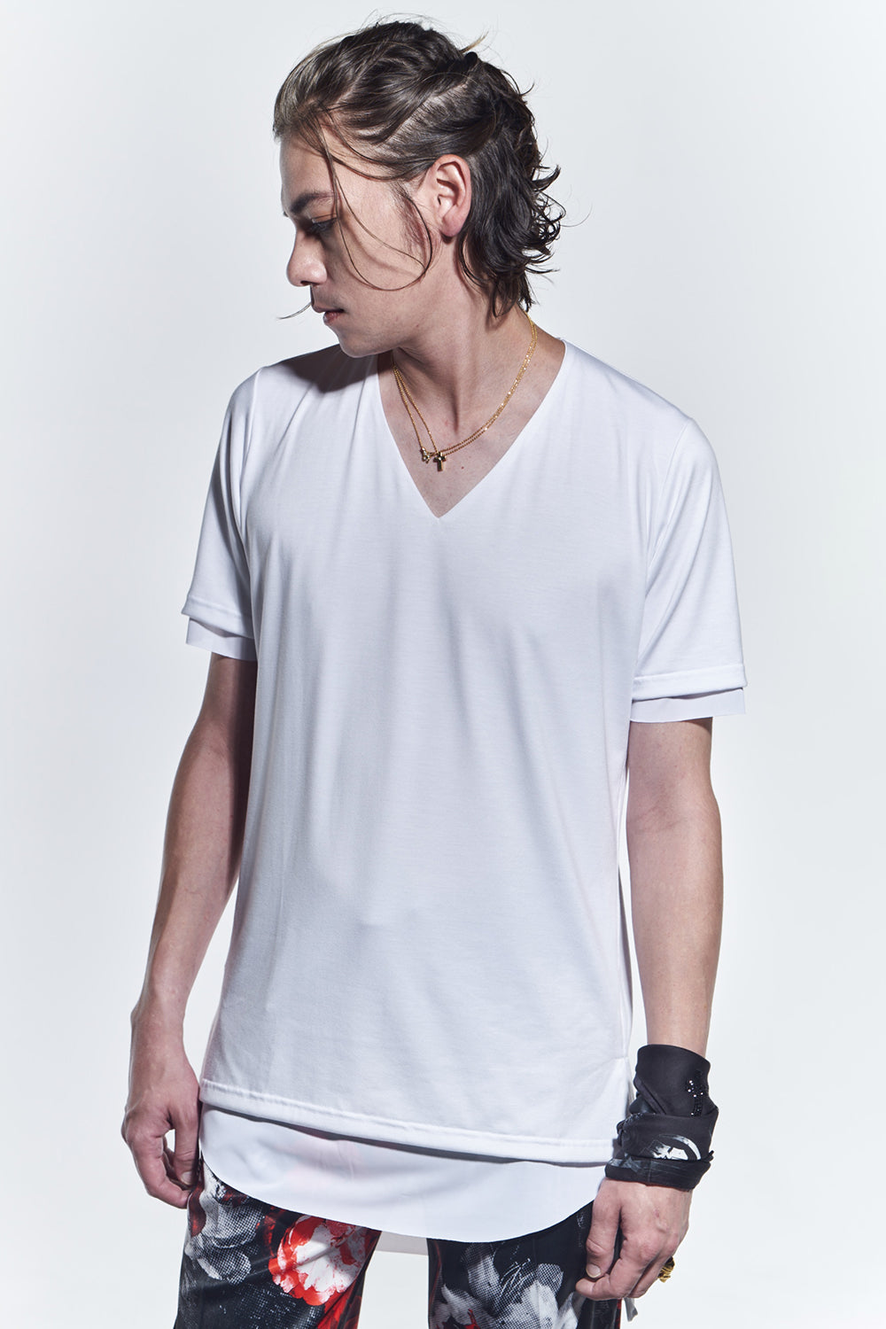 Layered V-Neck T-Shirts White & White