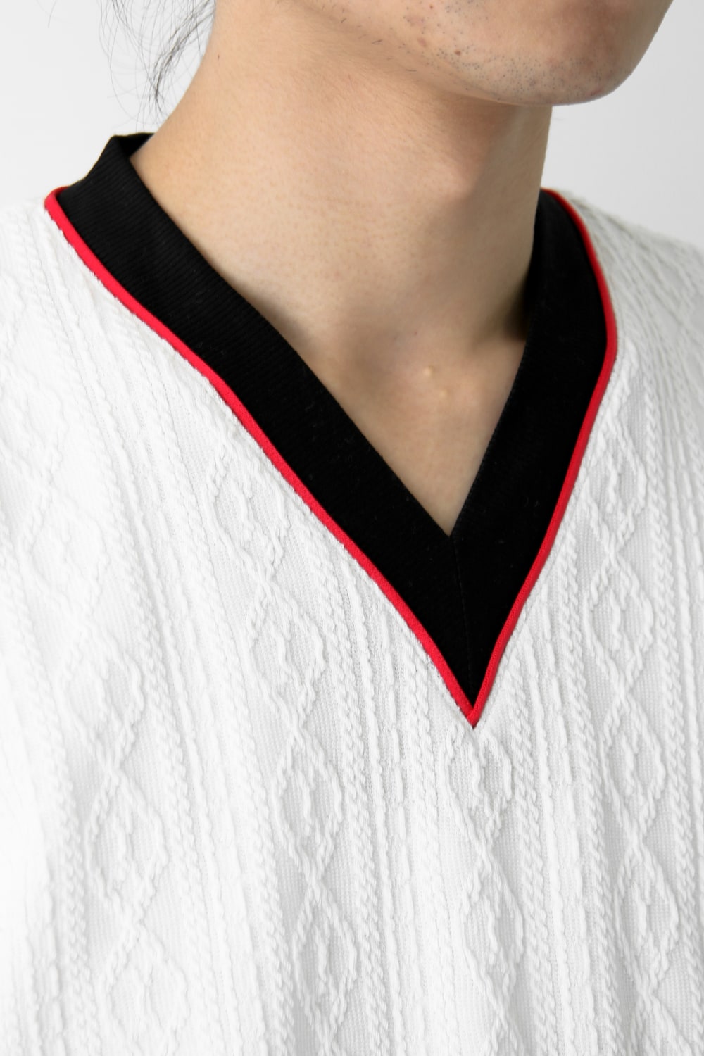 LIGHTケーブル V NECK KNIT