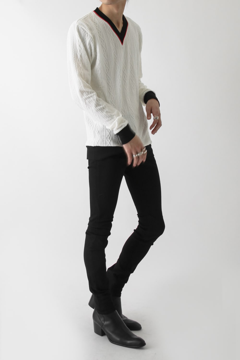 LIGHTケーブル V NECK KNIT