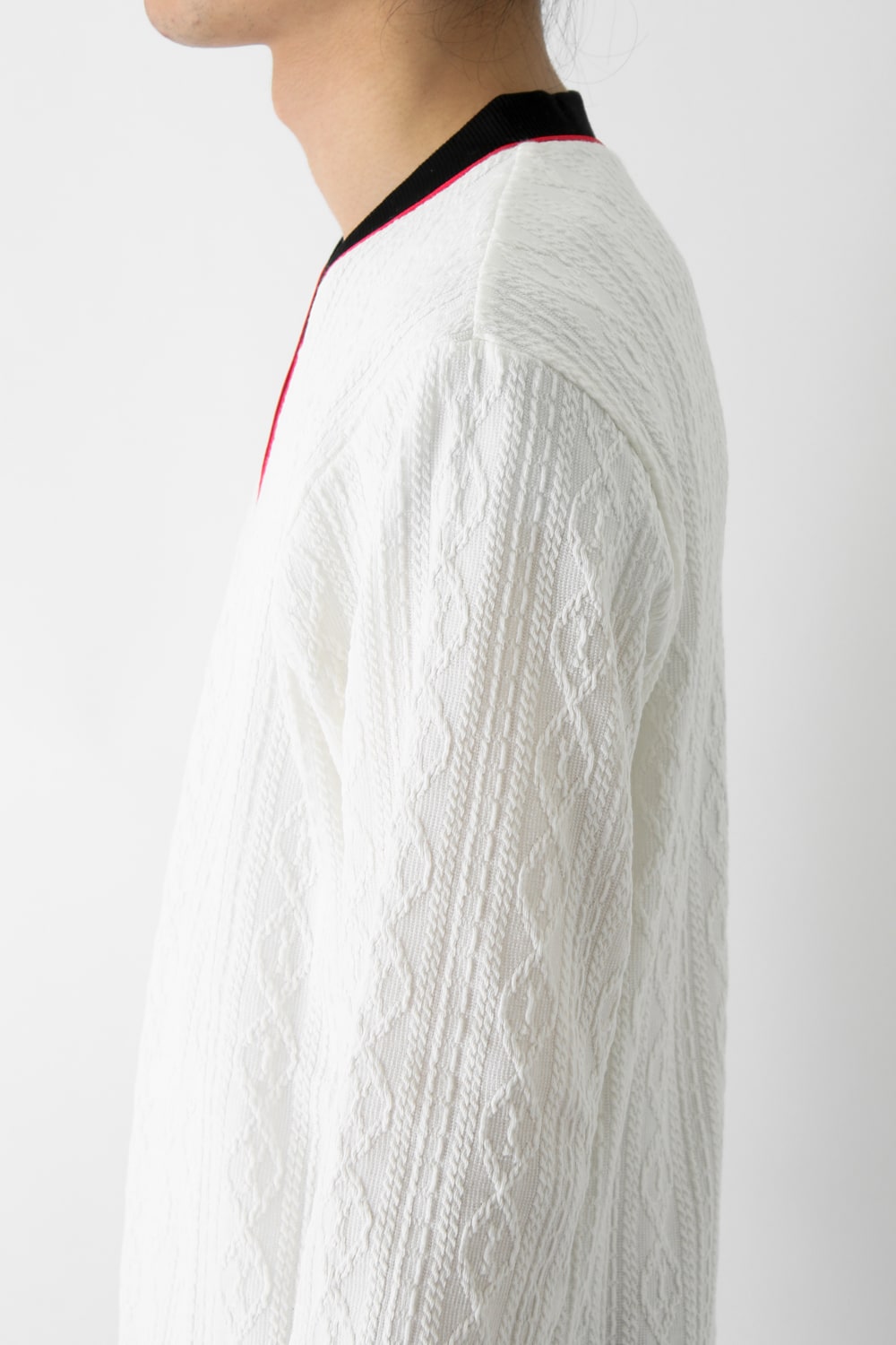 LIGHTケーブル V NECK KNIT