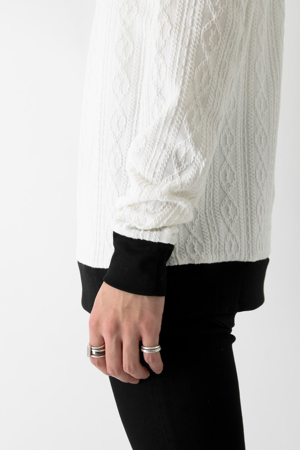 LIGHTケーブル V NECK KNIT