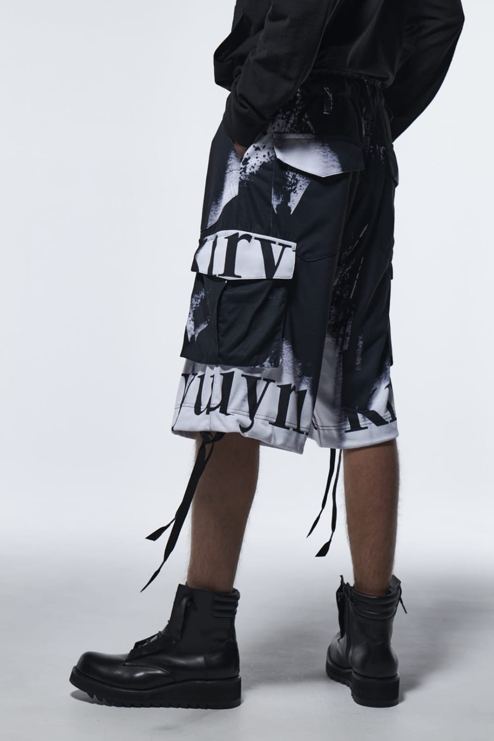 フレア ショートカーゴパンツ ブラック&ホワイト