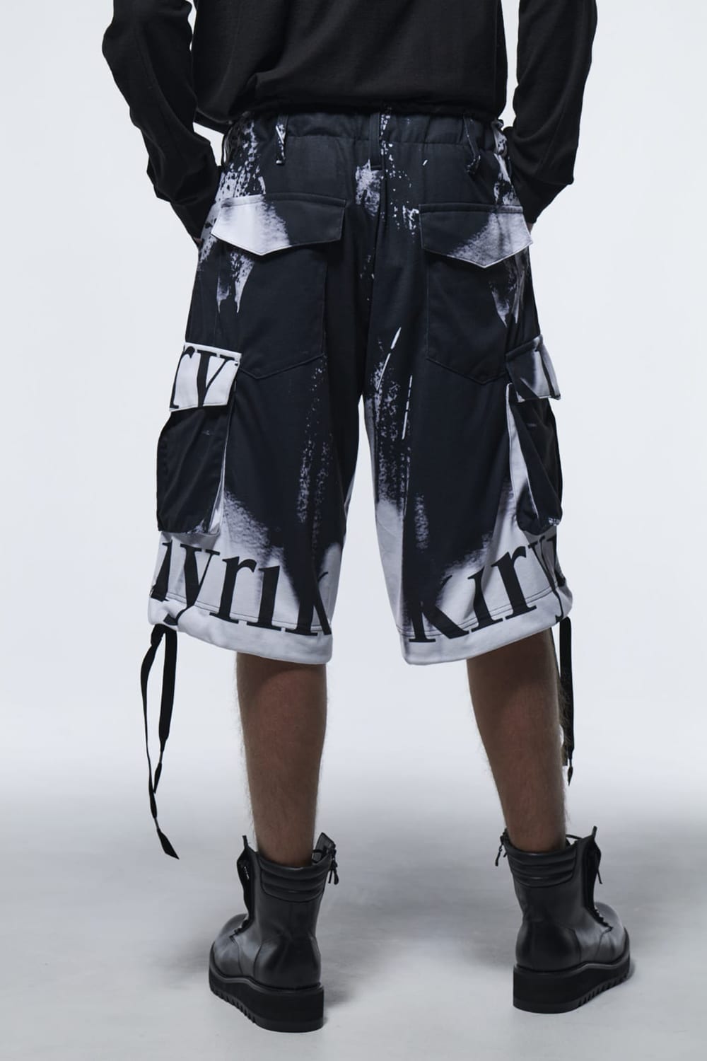 フレア ショートカーゴパンツ ブラック&ホワイト