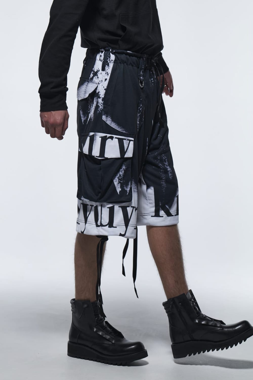 フレア ショートカーゴパンツ ブラック&ホワイト