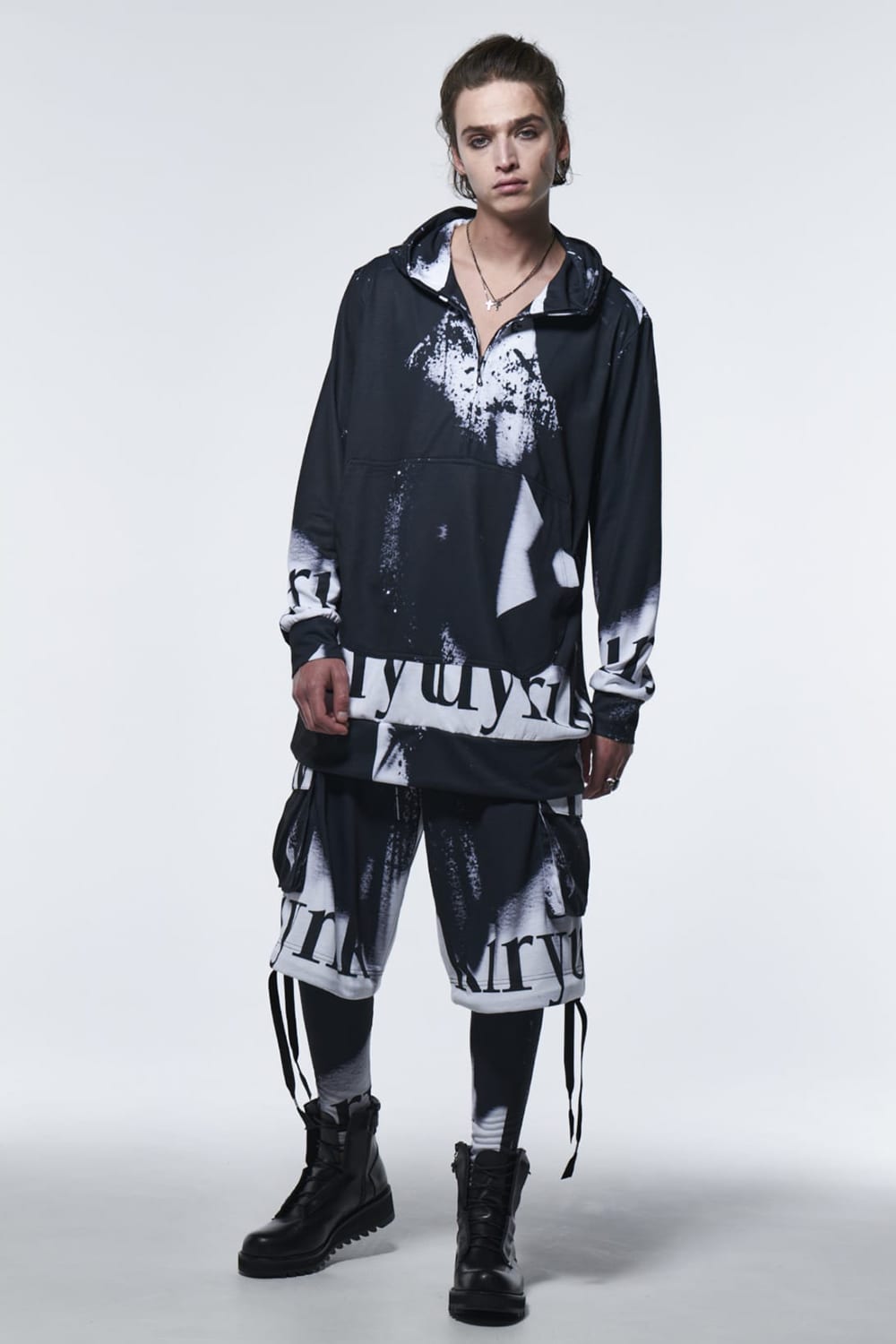 フレア ショートカーゴパンツ ブラック&ホワイト